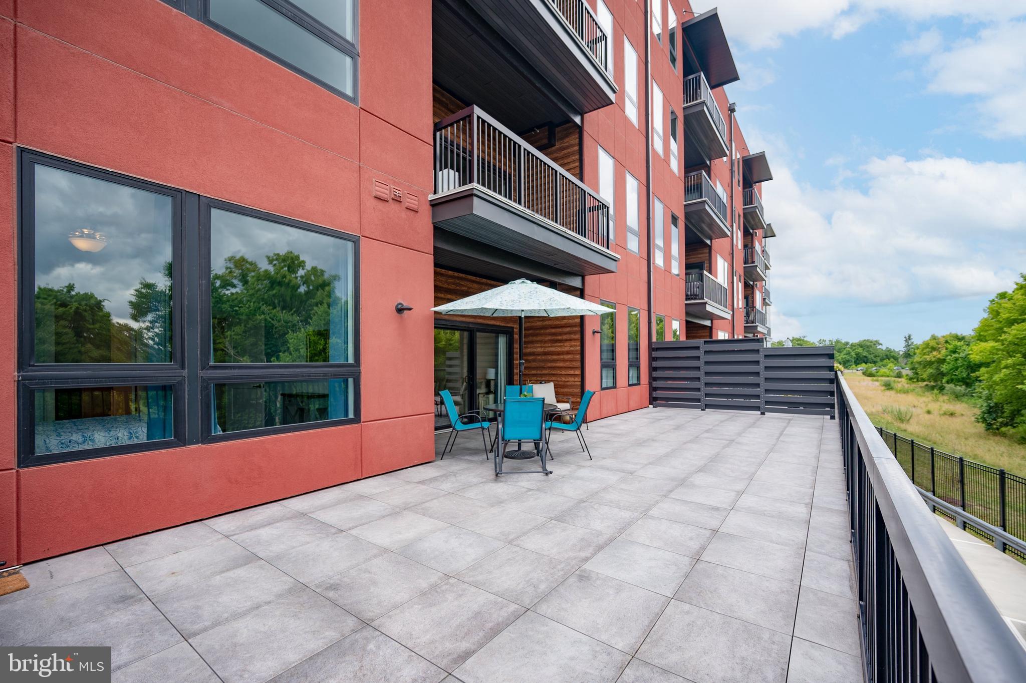 ONE LOUDOUN - Residential