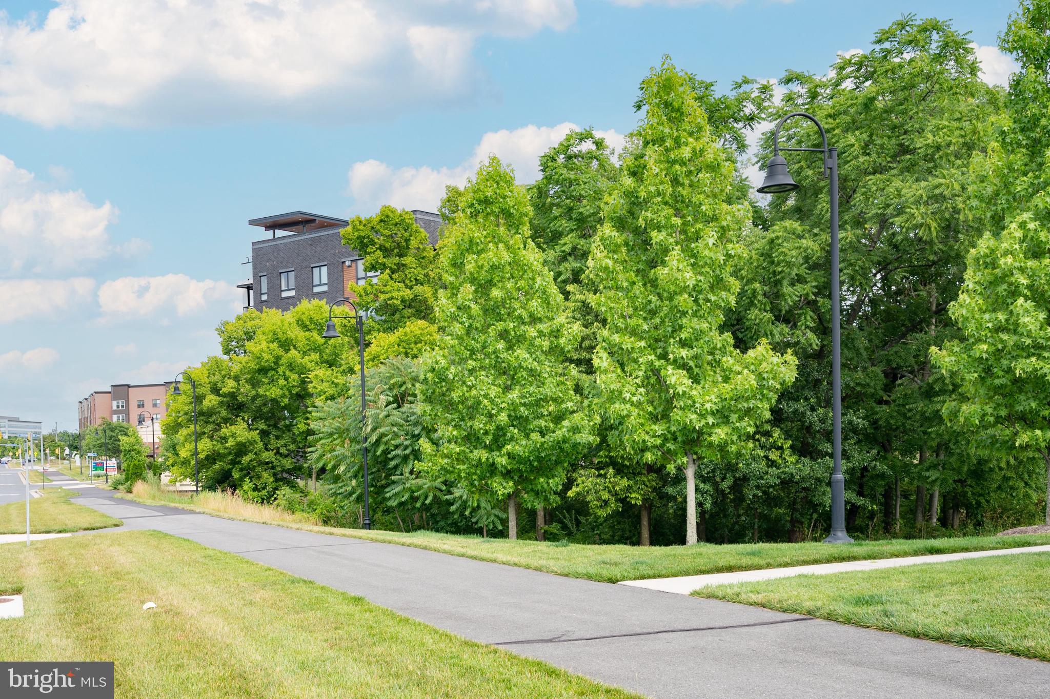 ONE LOUDOUN - Residential