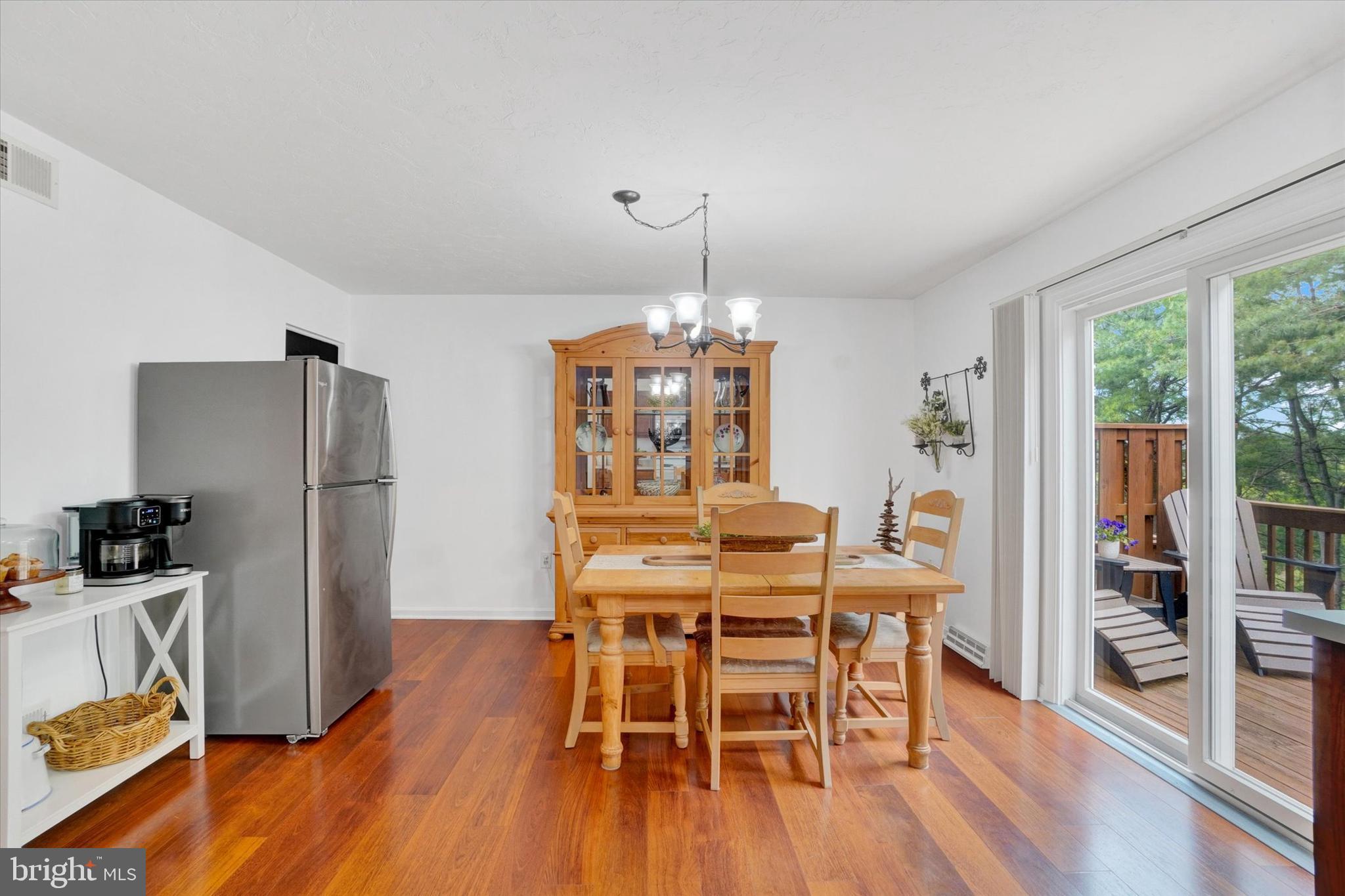CHESTNUT POINTE CONDOS - Residential