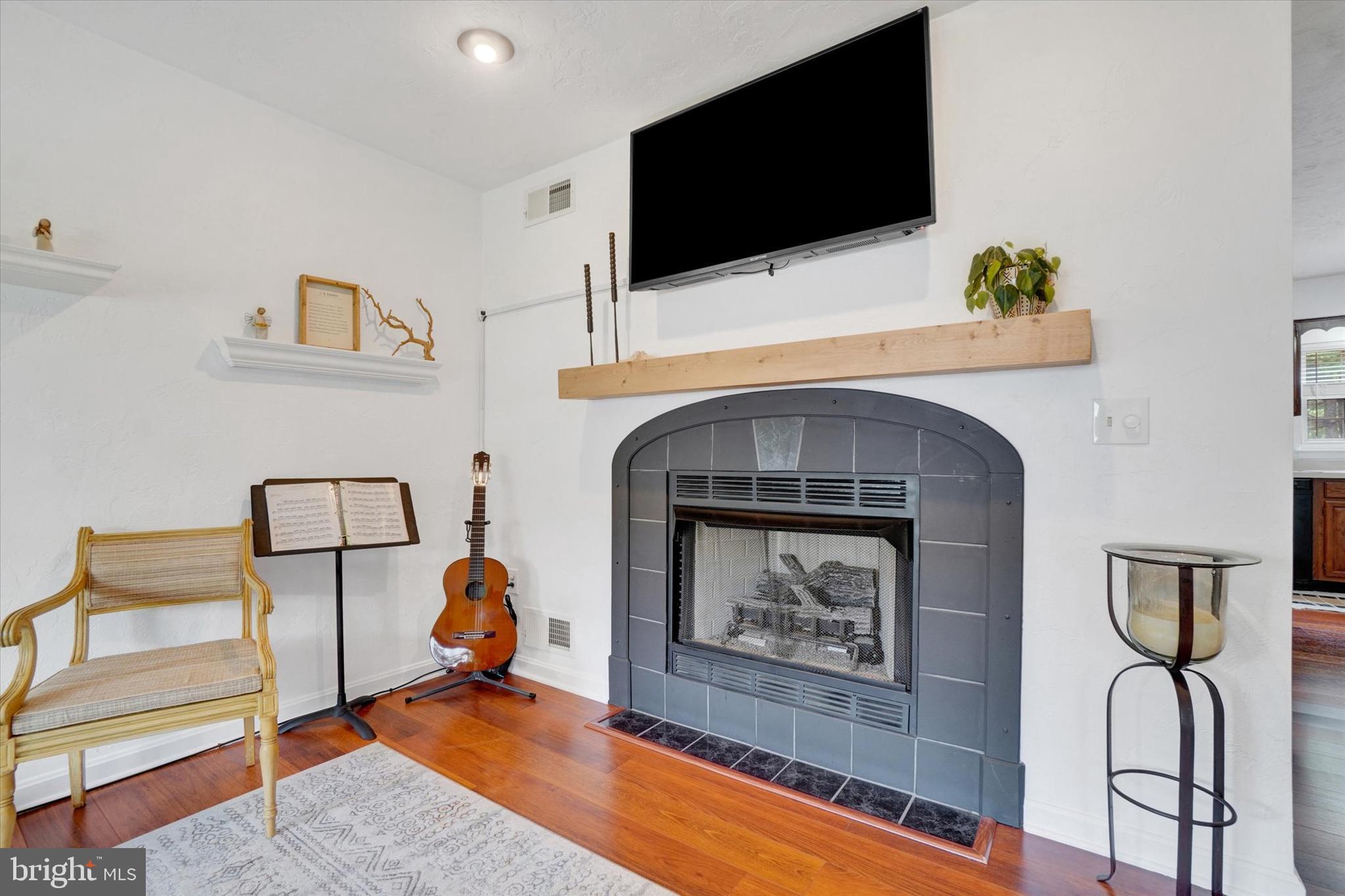 CHESTNUT POINTE CONDOS - Residential