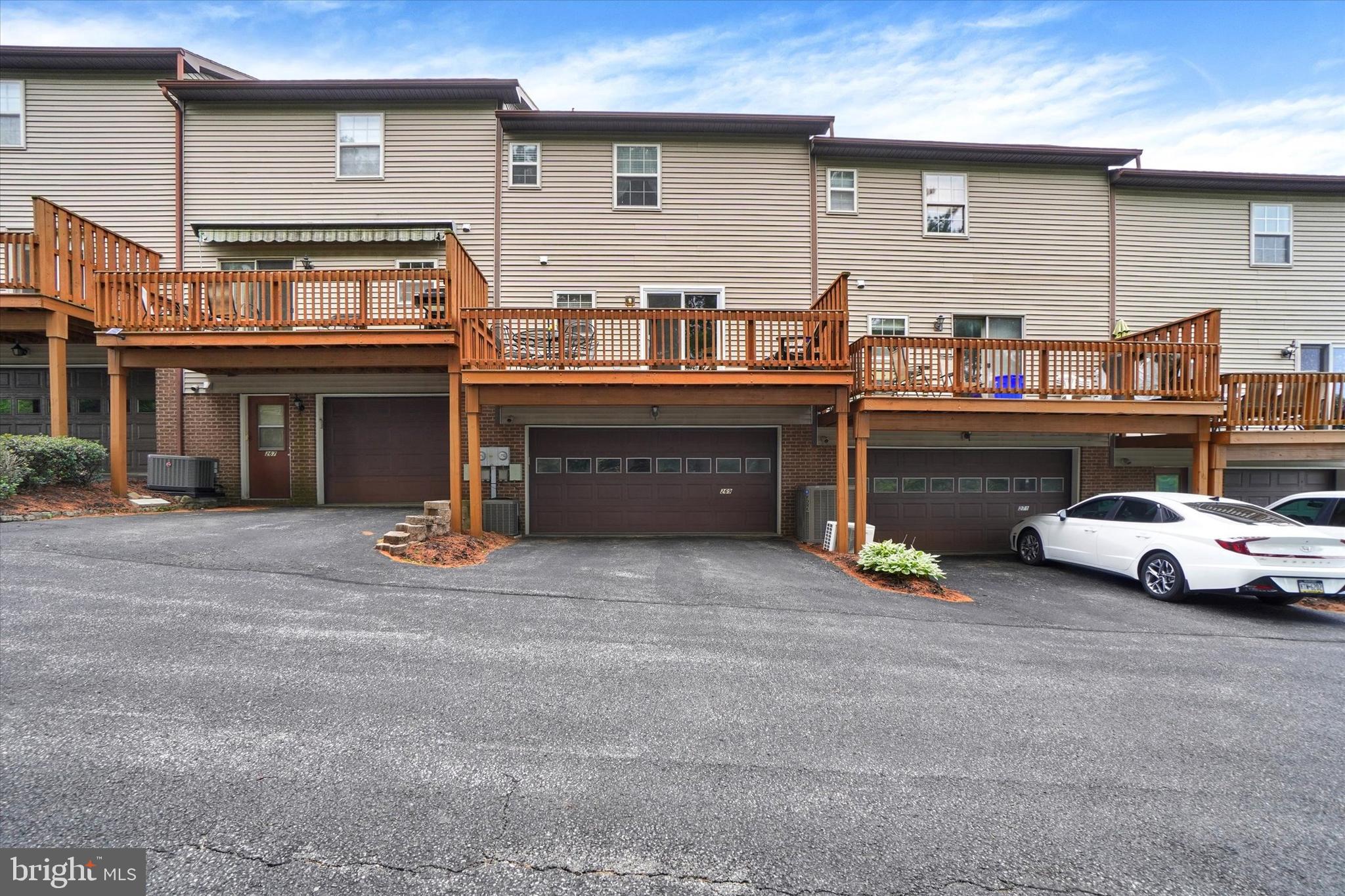 CHESTNUT POINTE CONDOS - Residential
