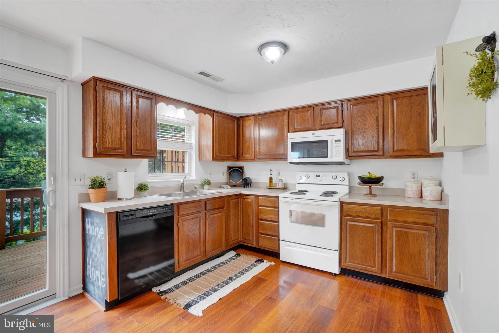 CHESTNUT POINTE CONDOS - Residential