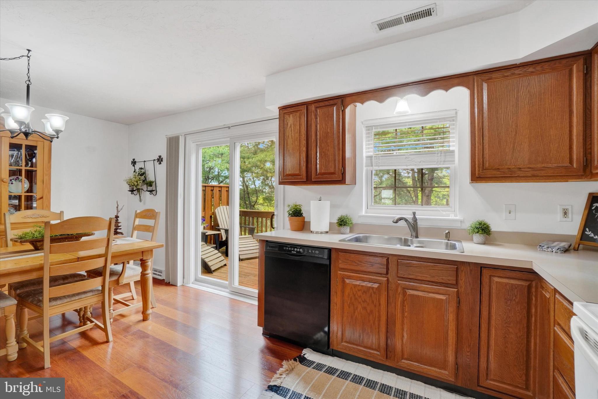 CHESTNUT POINTE CONDOS - Residential
