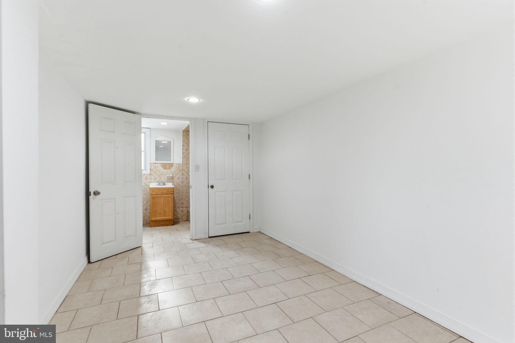 MAYFAIR (WEST) - Residential