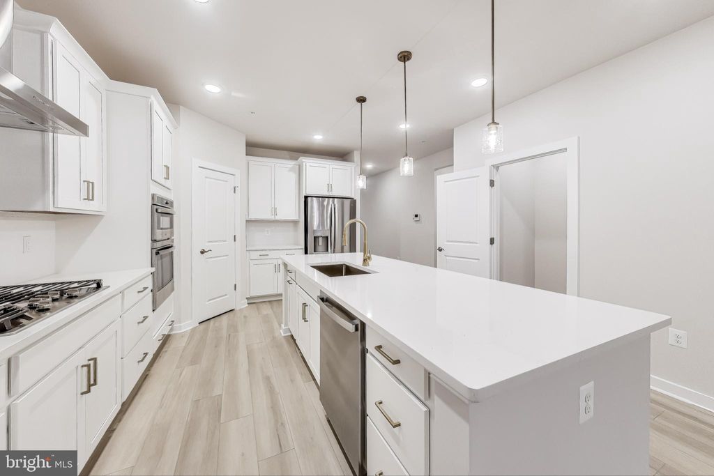 Photo of 13317 Petrel Street, CLARKSBURG, MD 20871 (MLS # MDMC2204088)