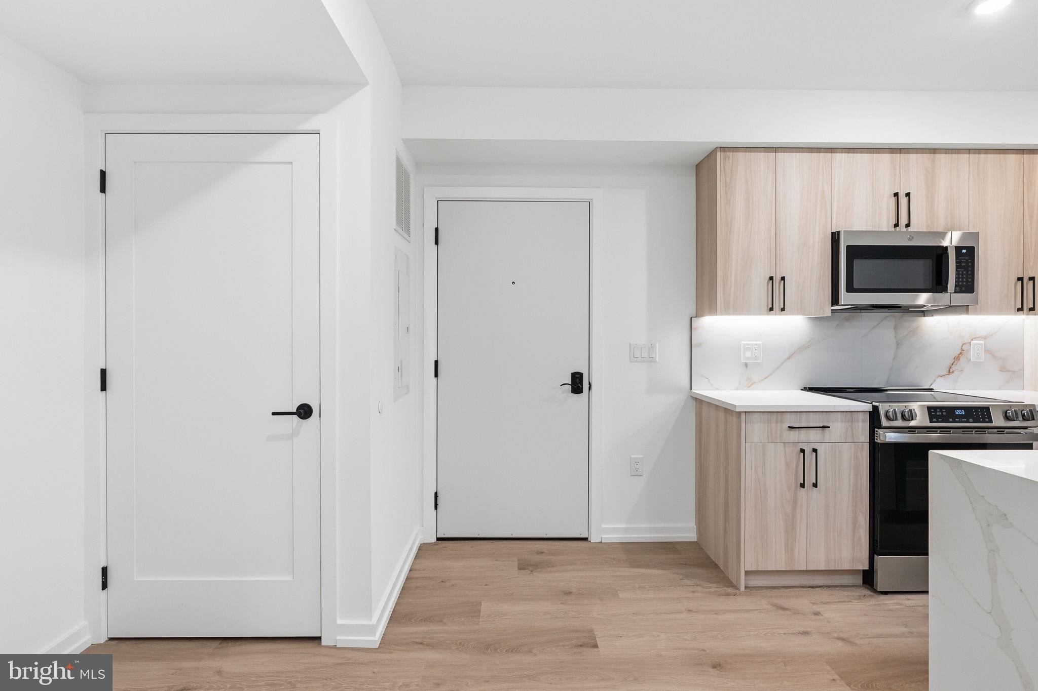208 VINE STREET 3F