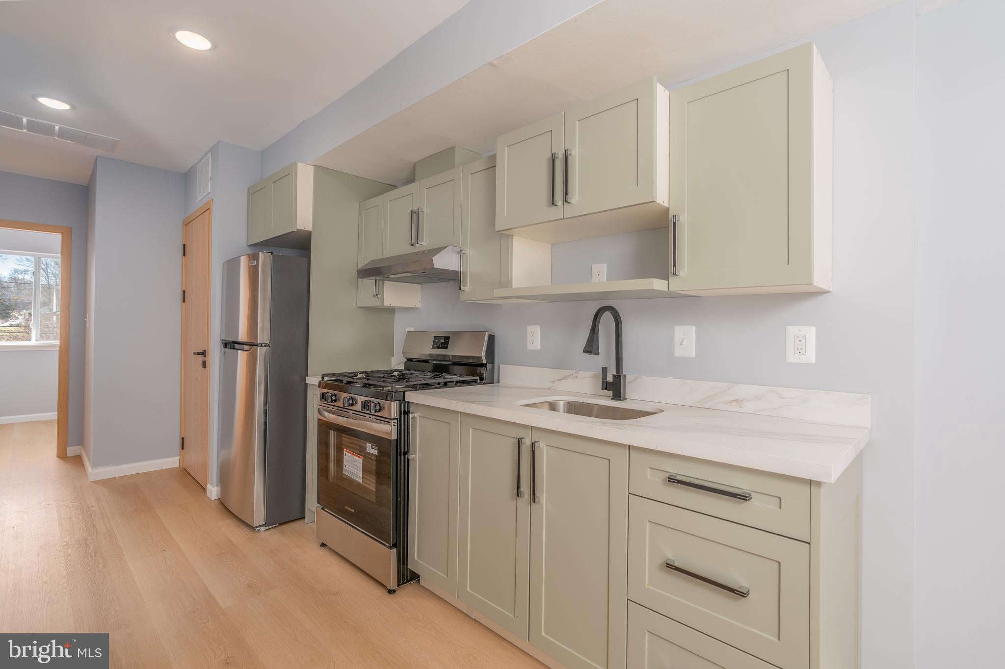 4936 NASH STREET NE 9