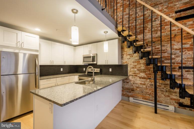 WASHINGTON SQ - Residential Lease