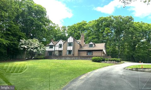 Photo of 4896 Occoquan Club Drive, WOODBRIDGE, VA 22192 (MLS # VAPW2118134)