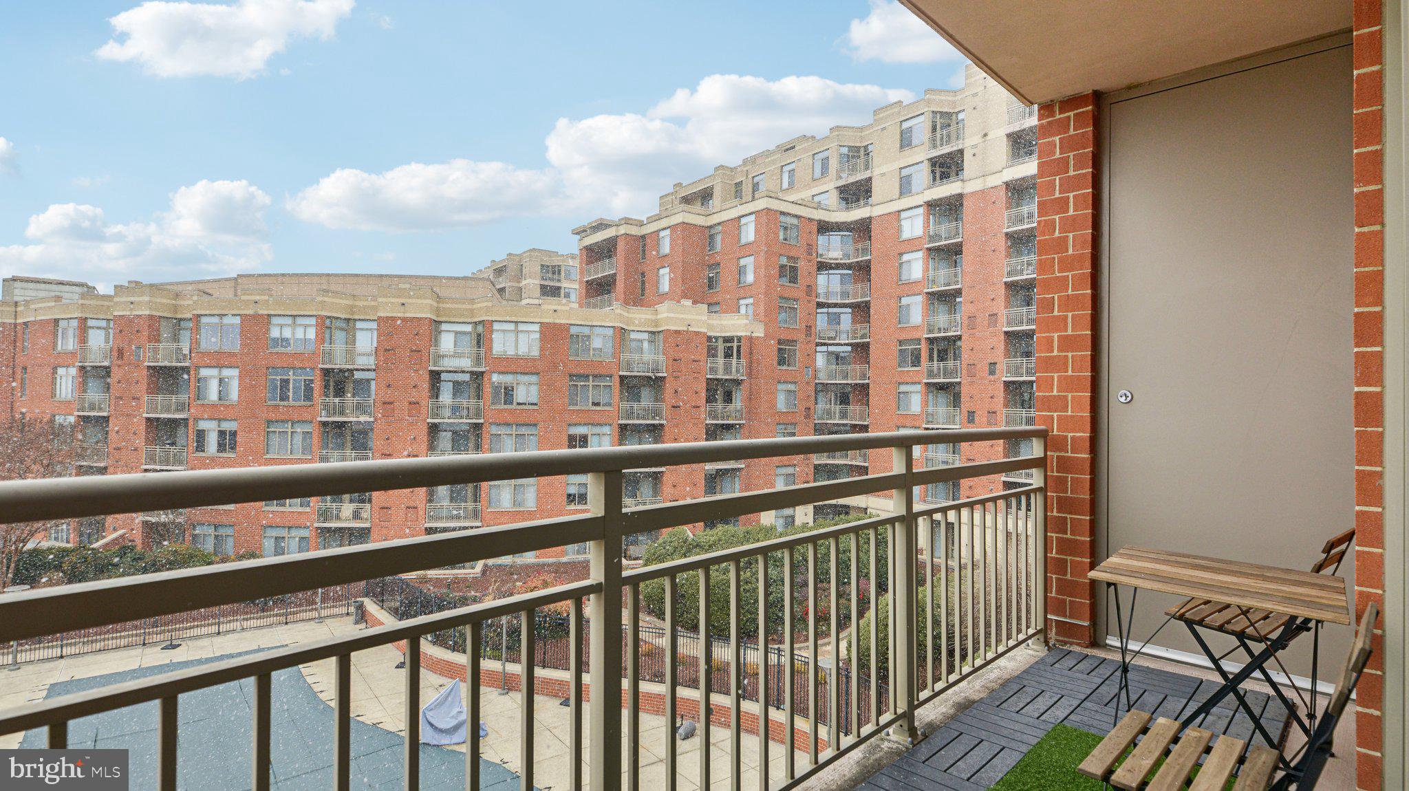 ECLIPSE ON CENTER PARK - Residential