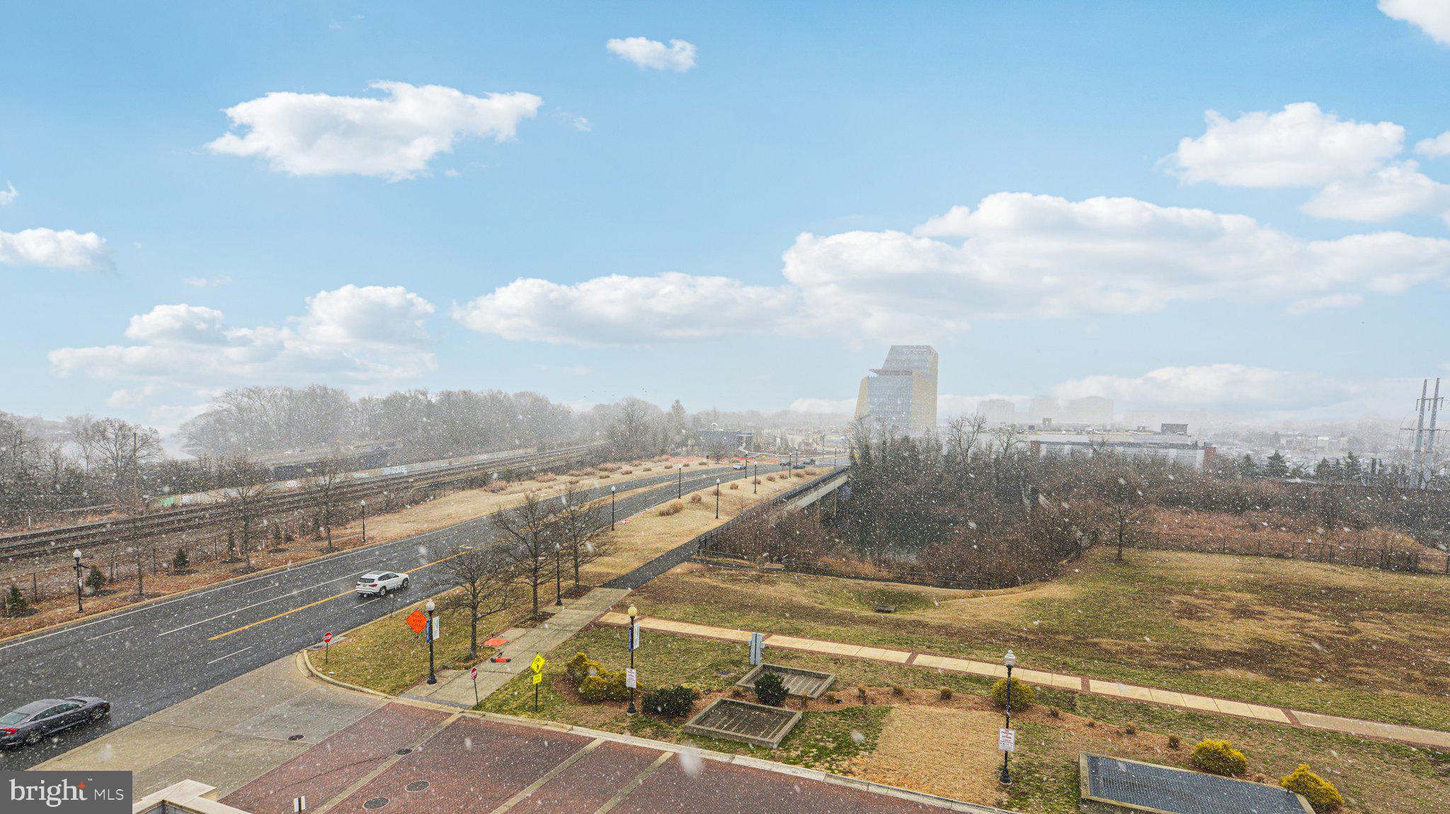 ECLIPSE ON CENTER PARK - Residential