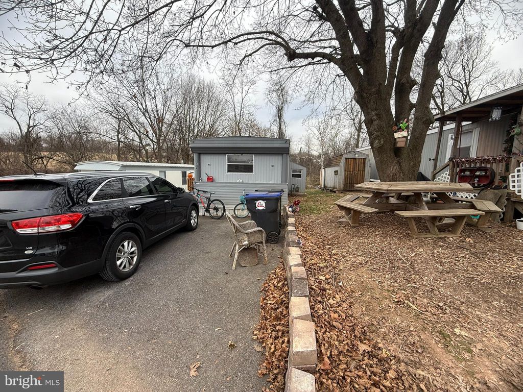 Photo of 514 Ridgeview Drive, YORK, PA 17402 (MLS # PAYK2095320)