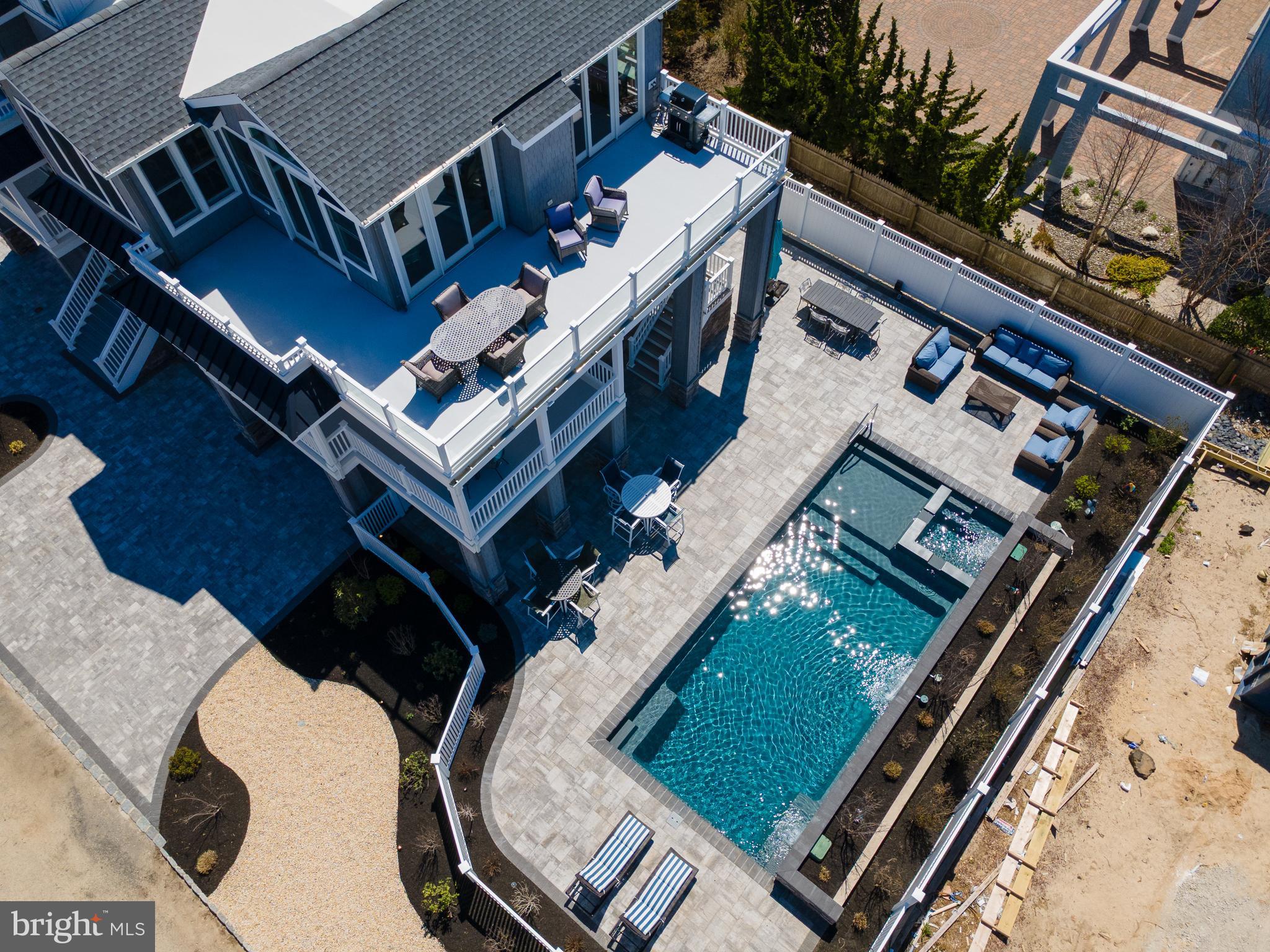 168 LONG BEACH BLVD E