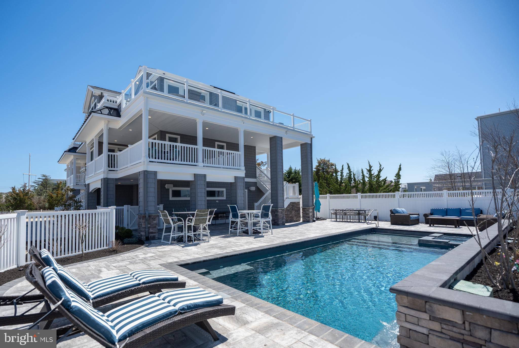 168 LONG BEACH BLVD E