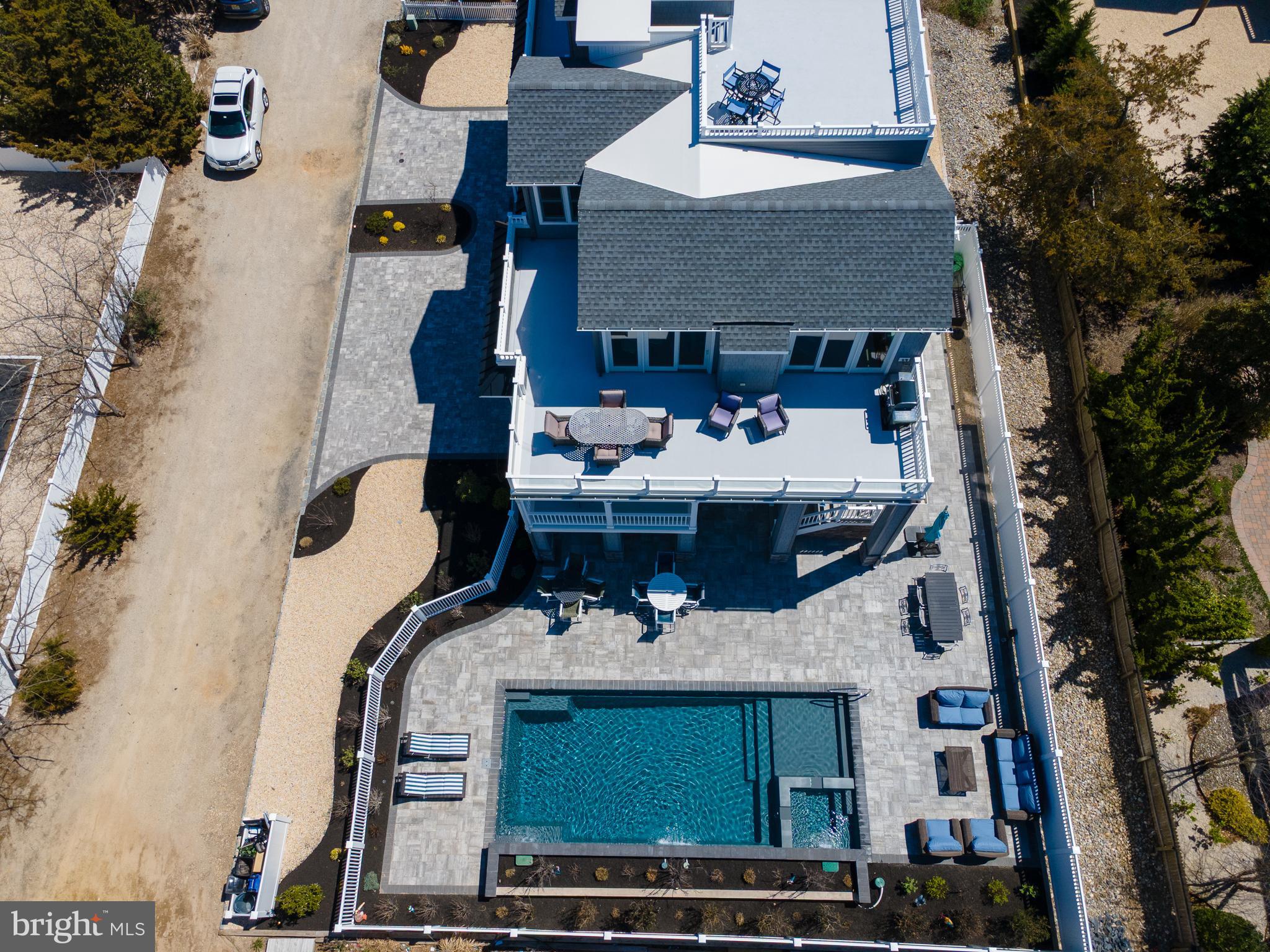 168 LONG BEACH BLVD E