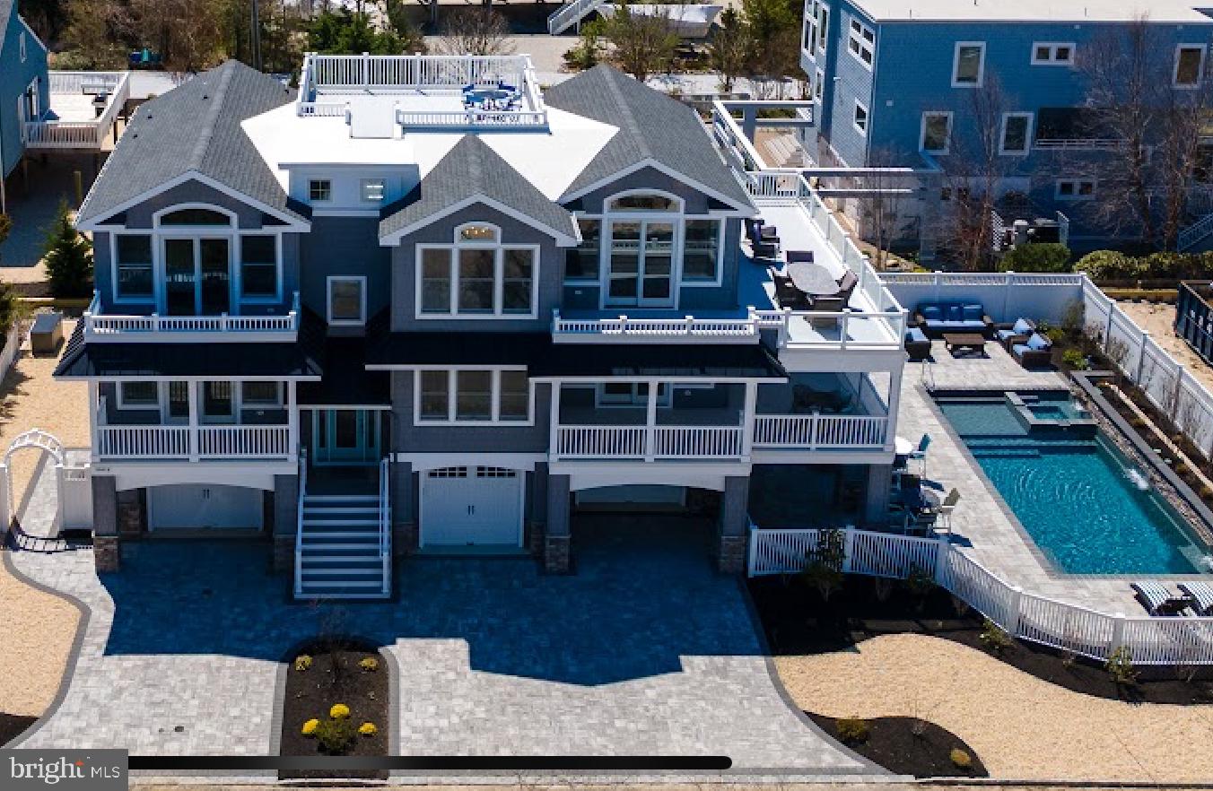 168 LONG BEACH BLVD E