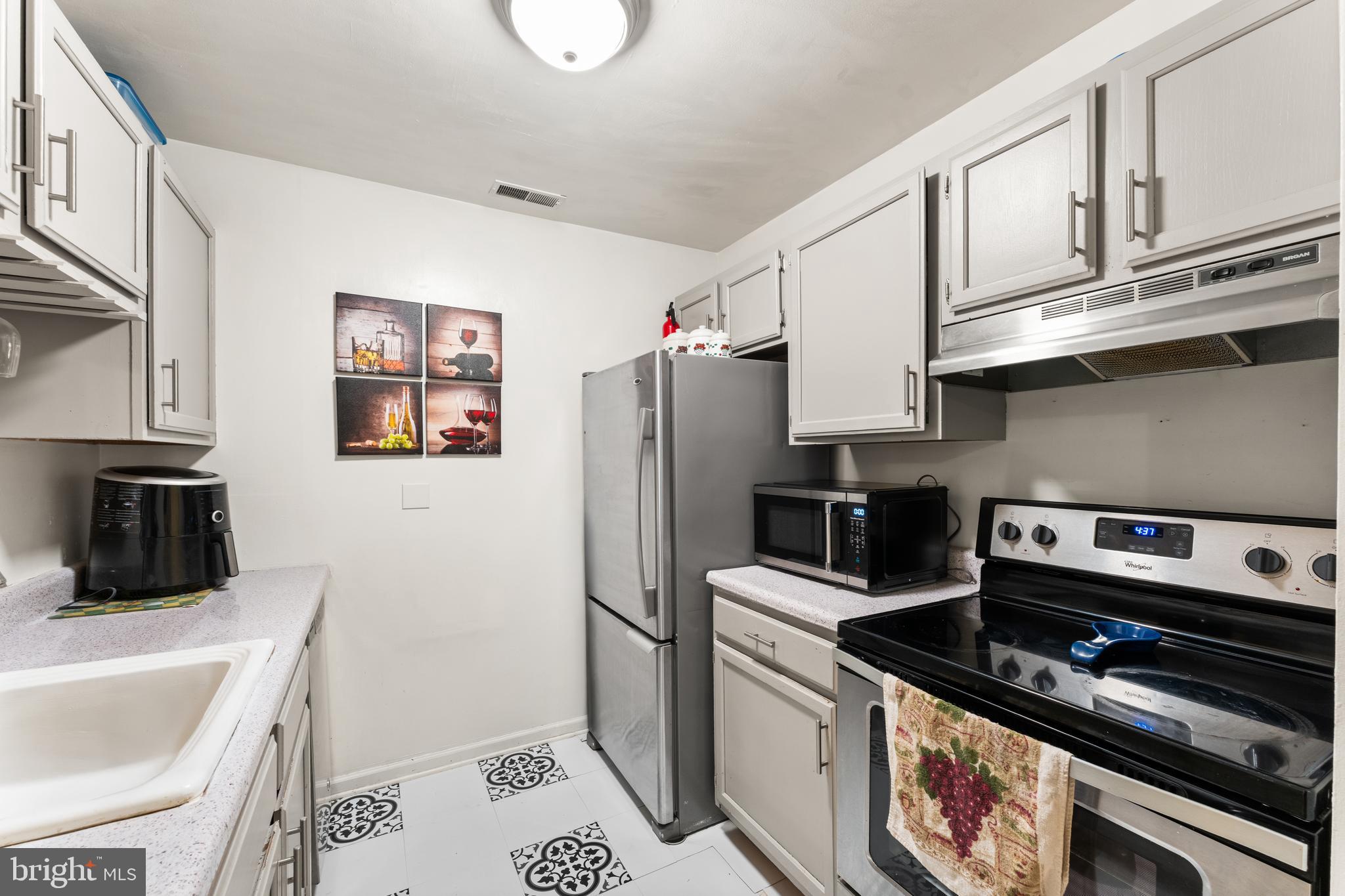 ASHTON CONDO - Residential