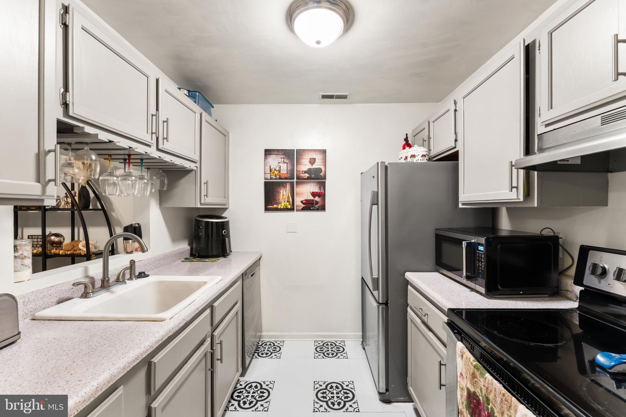 ASHTON CONDO - Residential