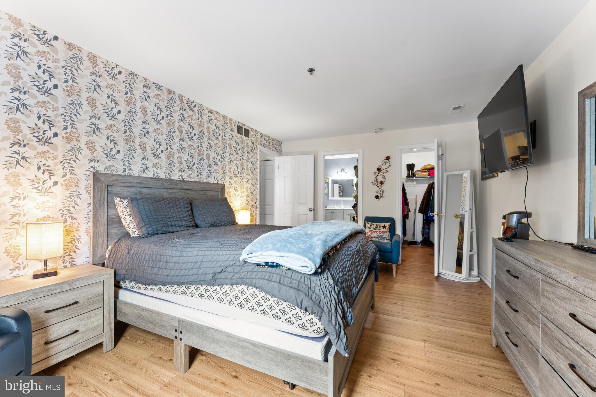 ASHTON CONDO - Residential