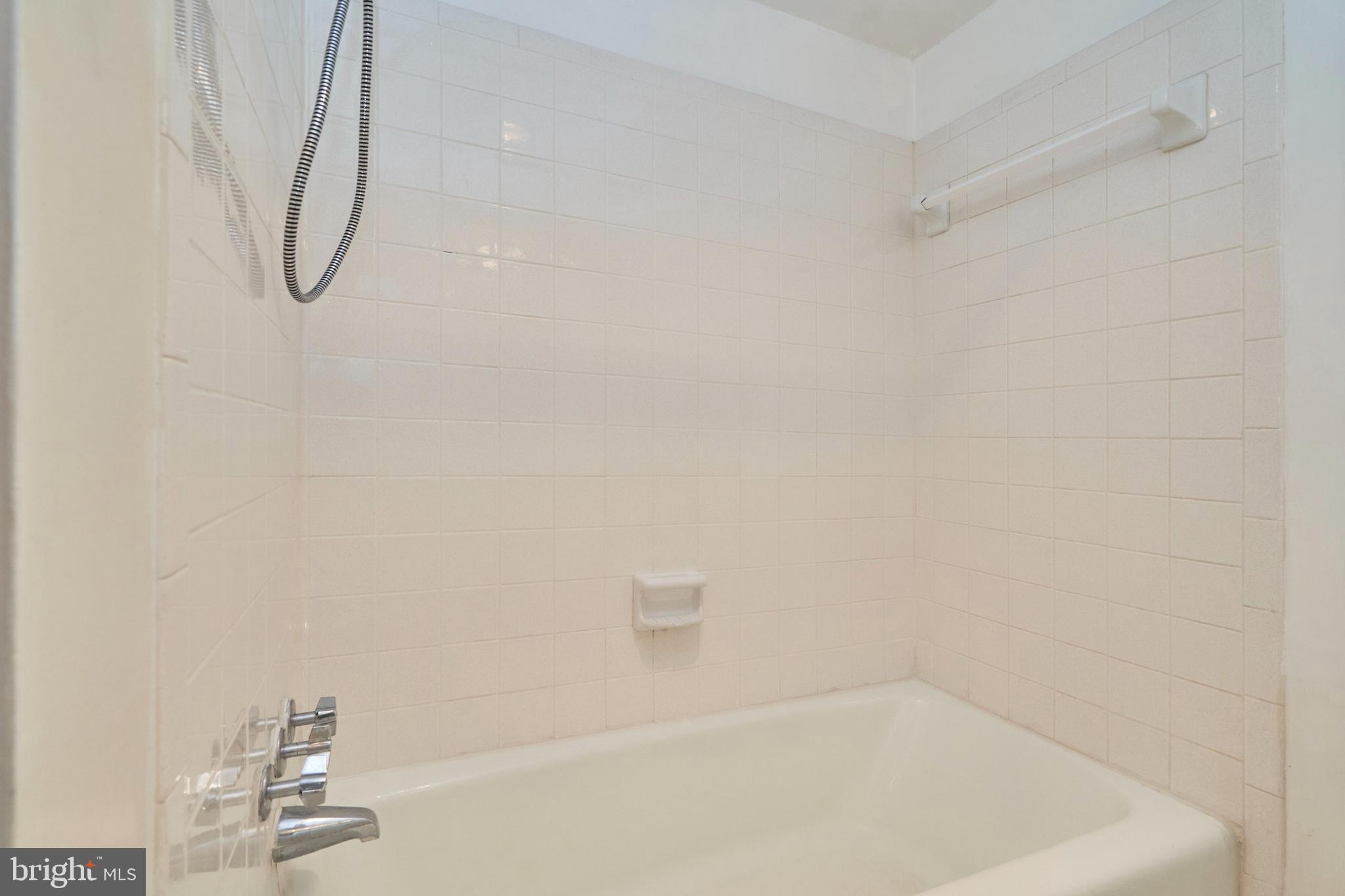 COLONIES AT MCLEAN - Residential Lease