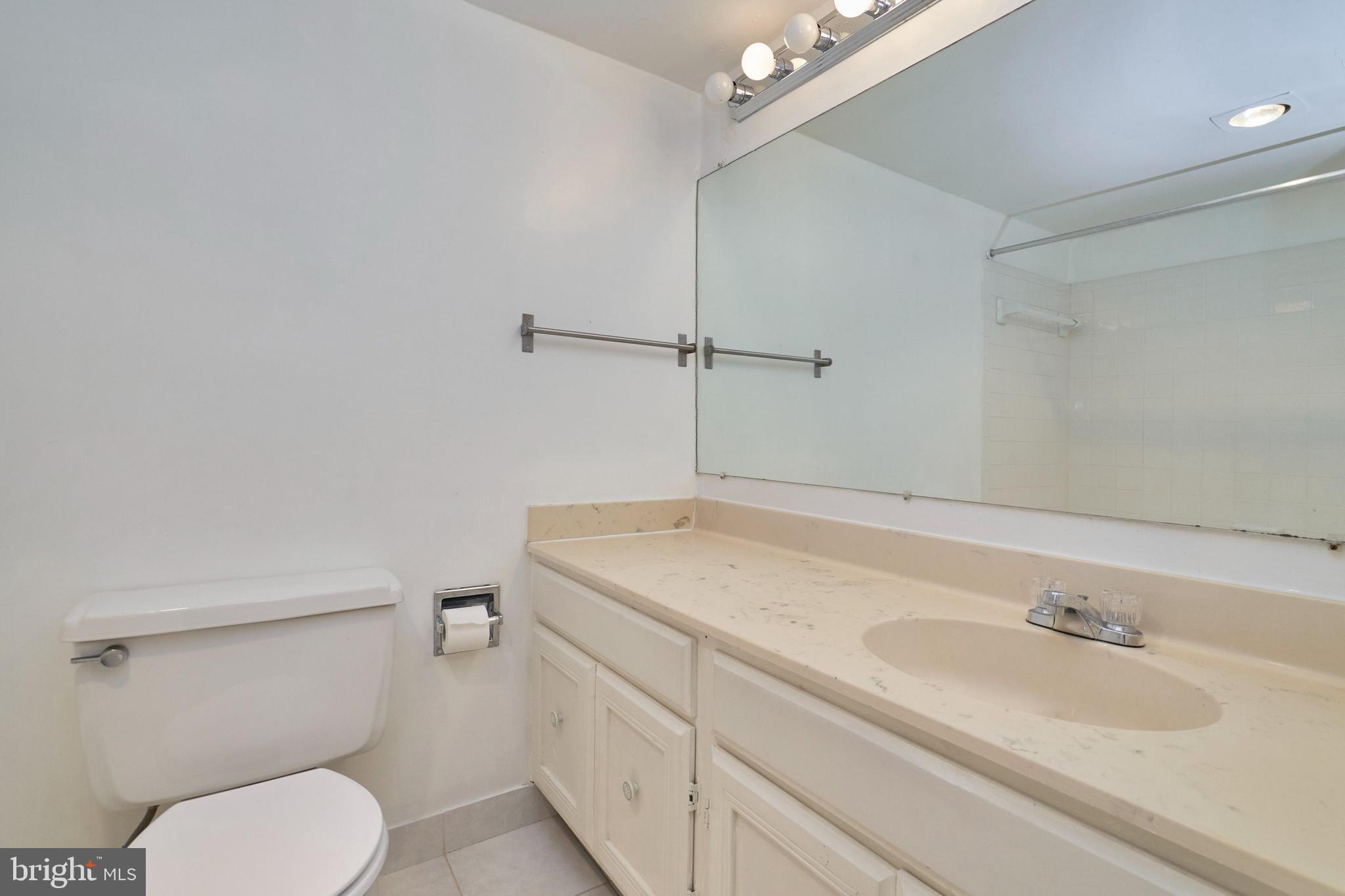 COLONIES AT MCLEAN - Residential Lease