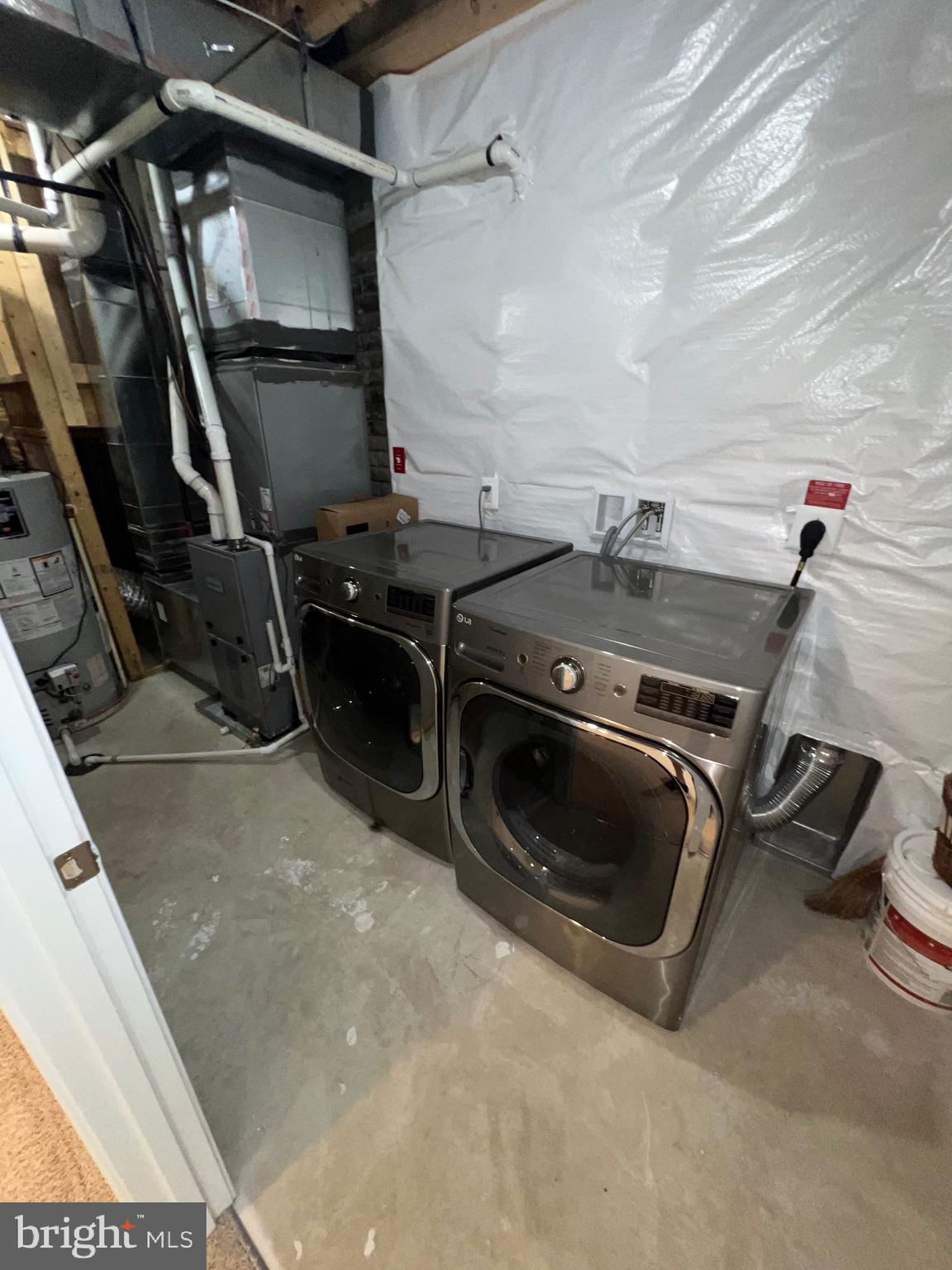 SEVEN HILLS - Residential Lease