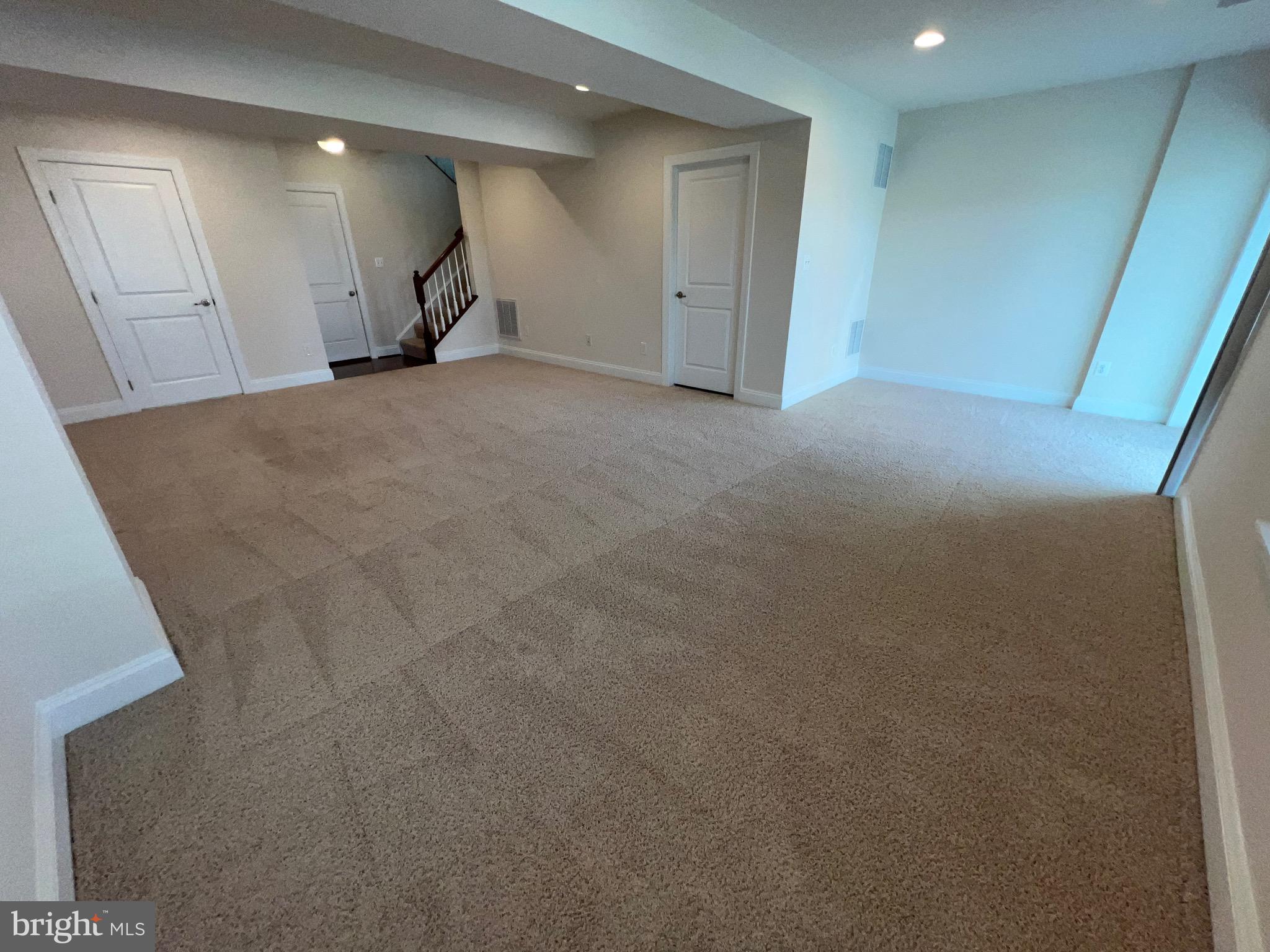 SEVEN HILLS - Residential Lease