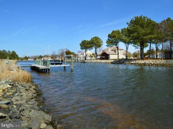 HIDDEN HARBOR - Land