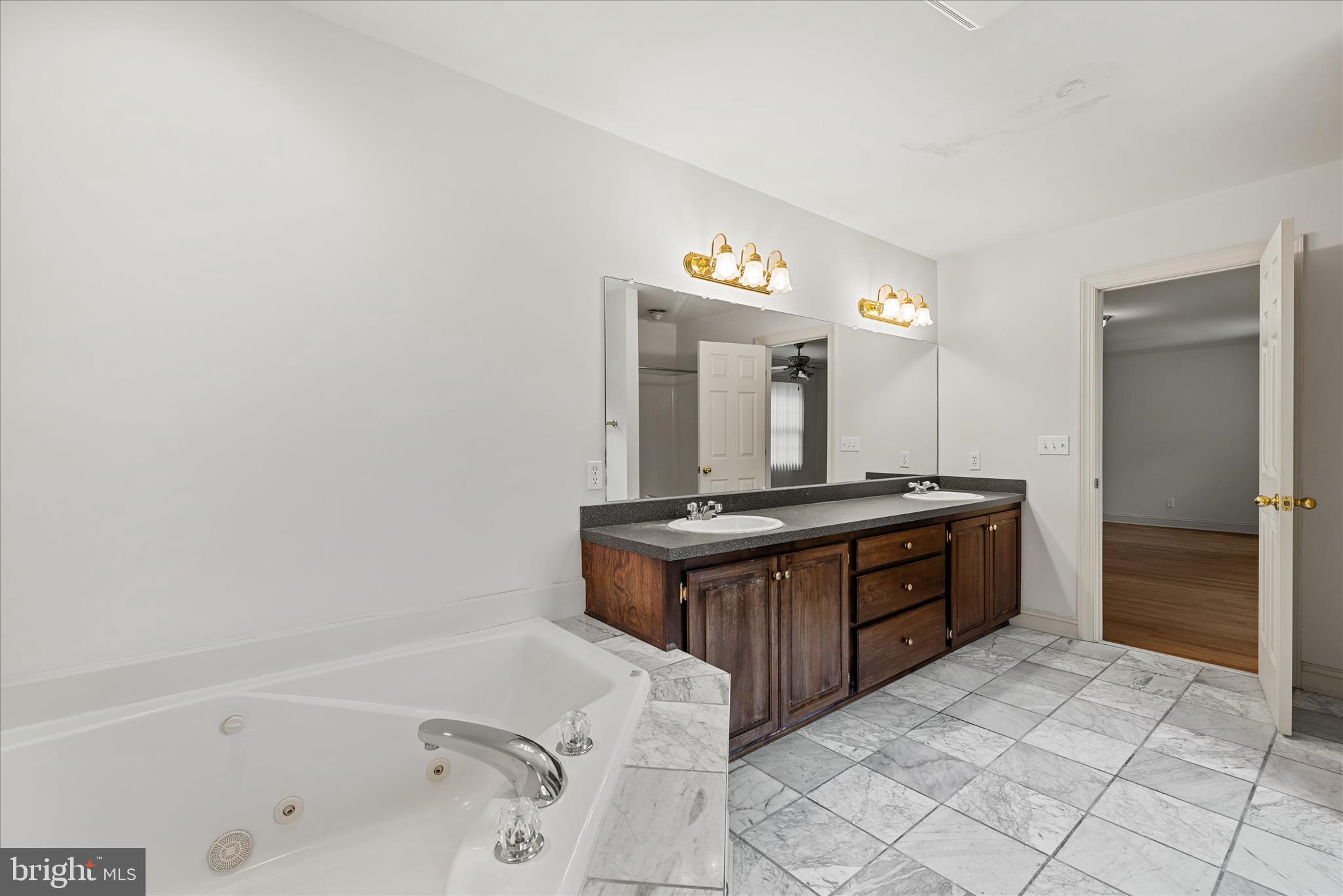 NUTTERS CROSSING - Residential