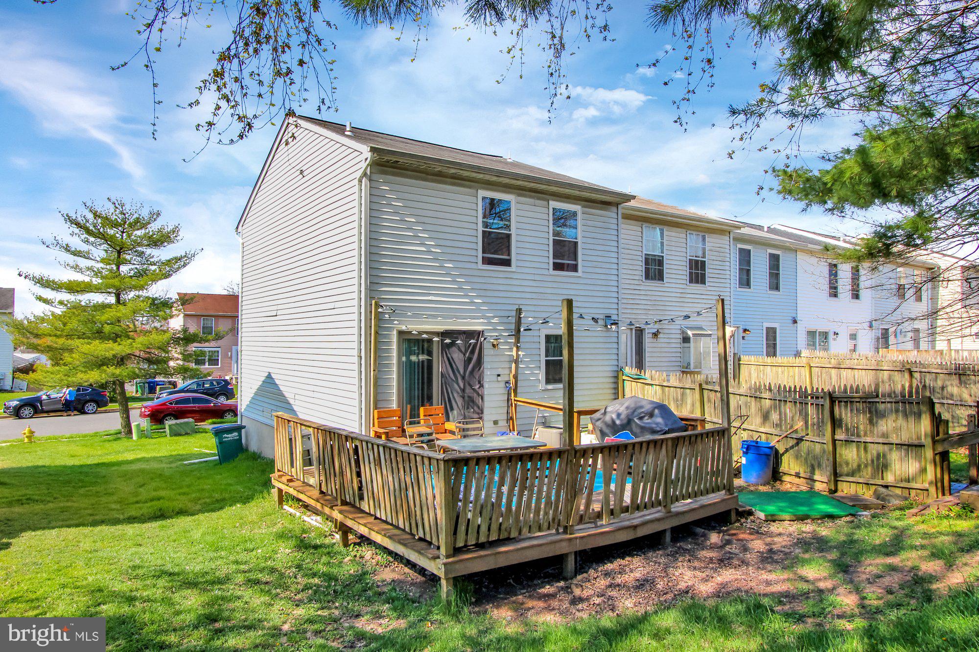 BRENTWOOD SQUARE - Residential