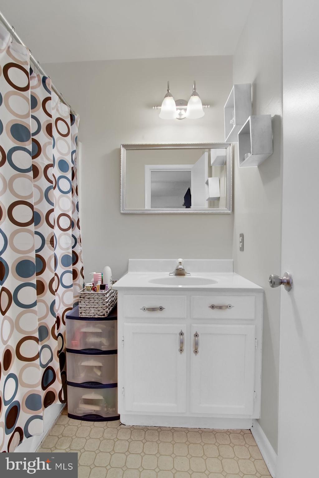 BRENTWOOD SQUARE - Residential