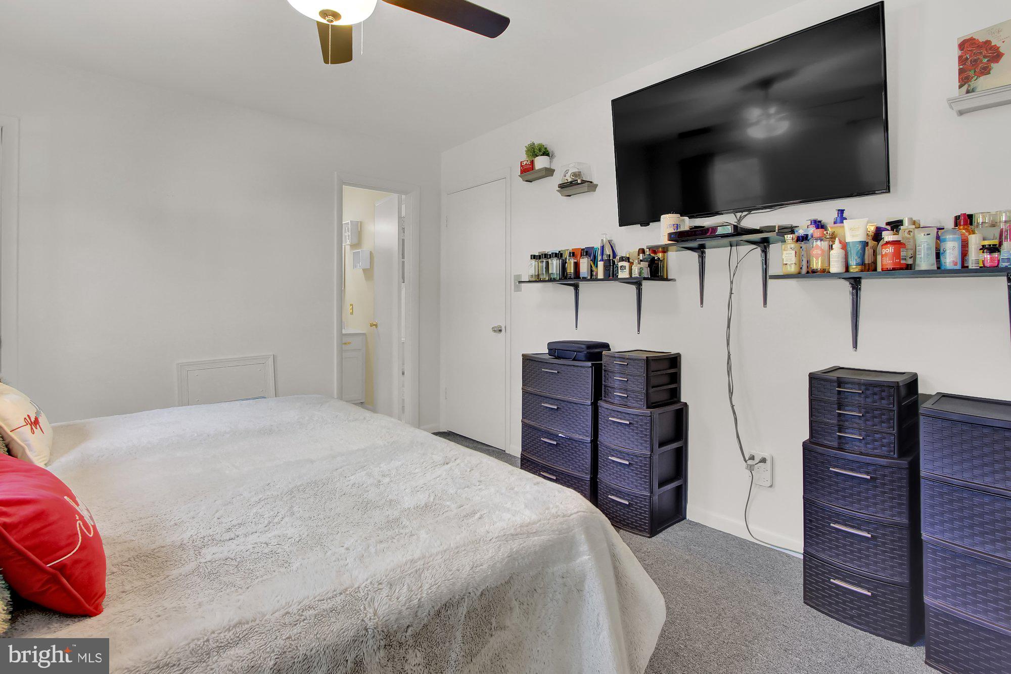 BRENTWOOD SQUARE - Residential