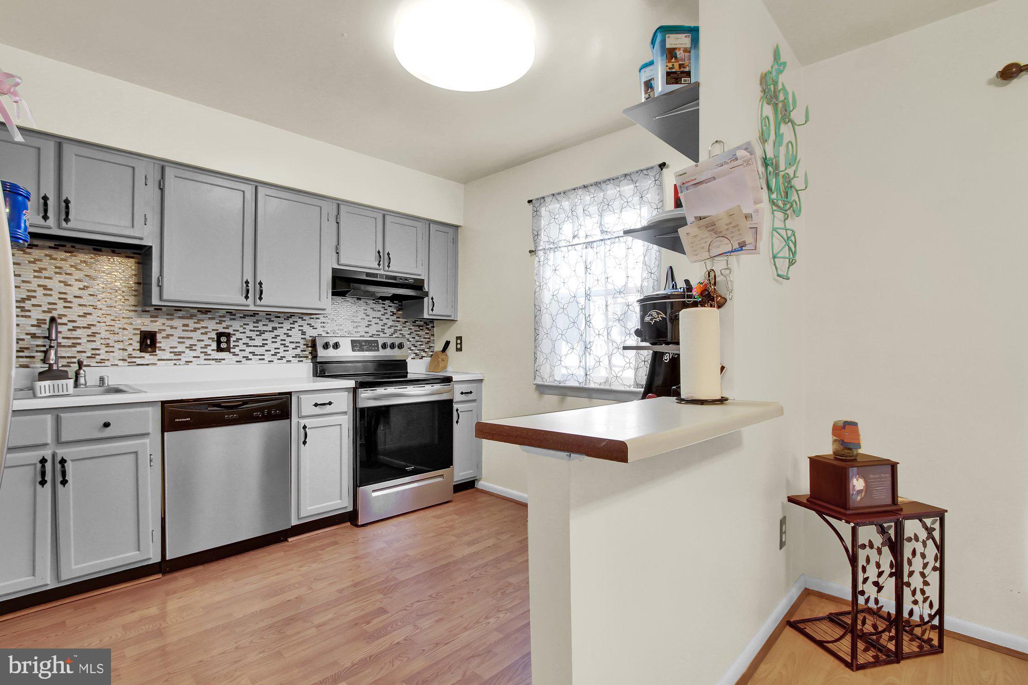 BRENTWOOD SQUARE - Residential