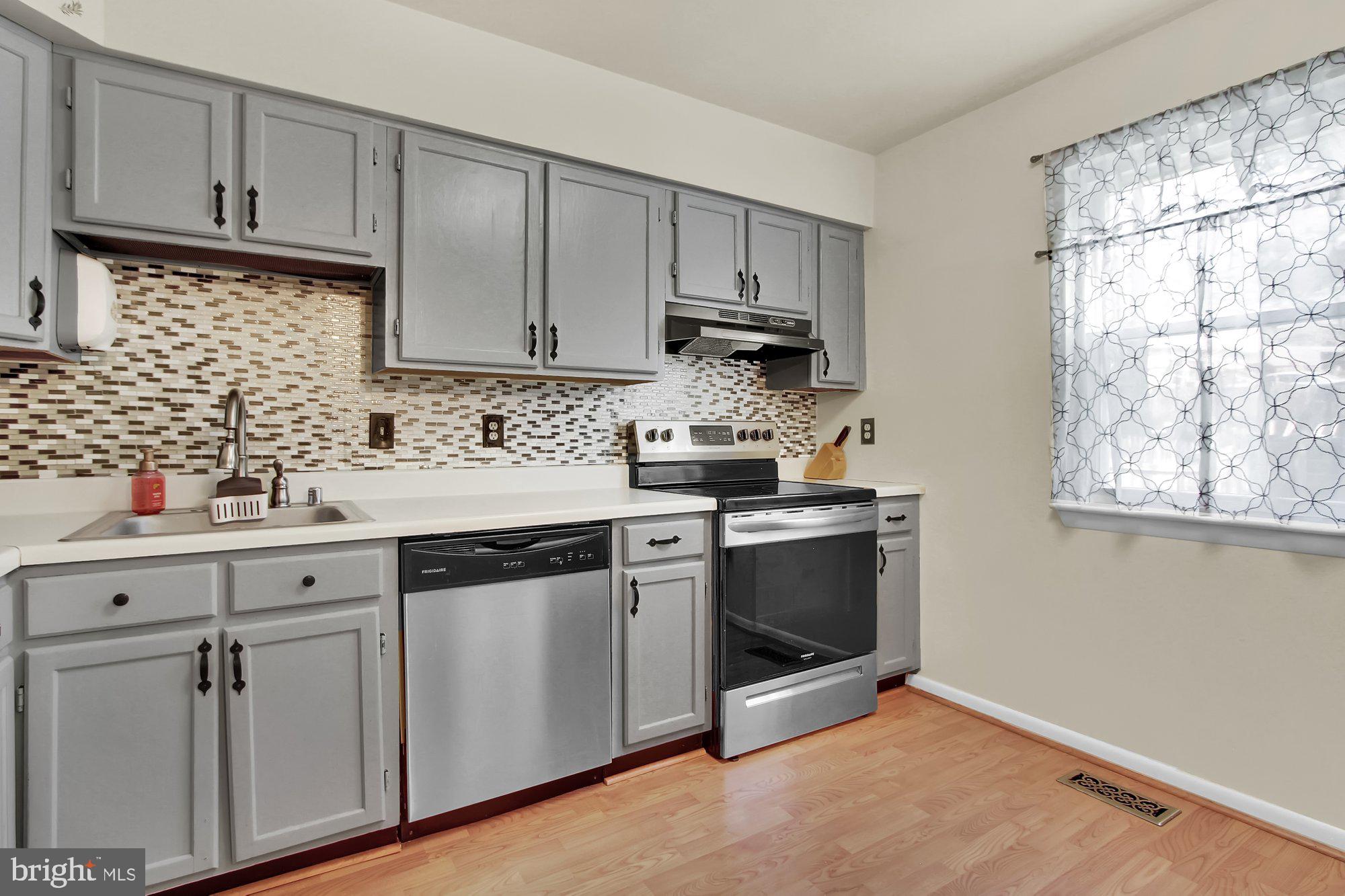 BRENTWOOD SQUARE - Residential