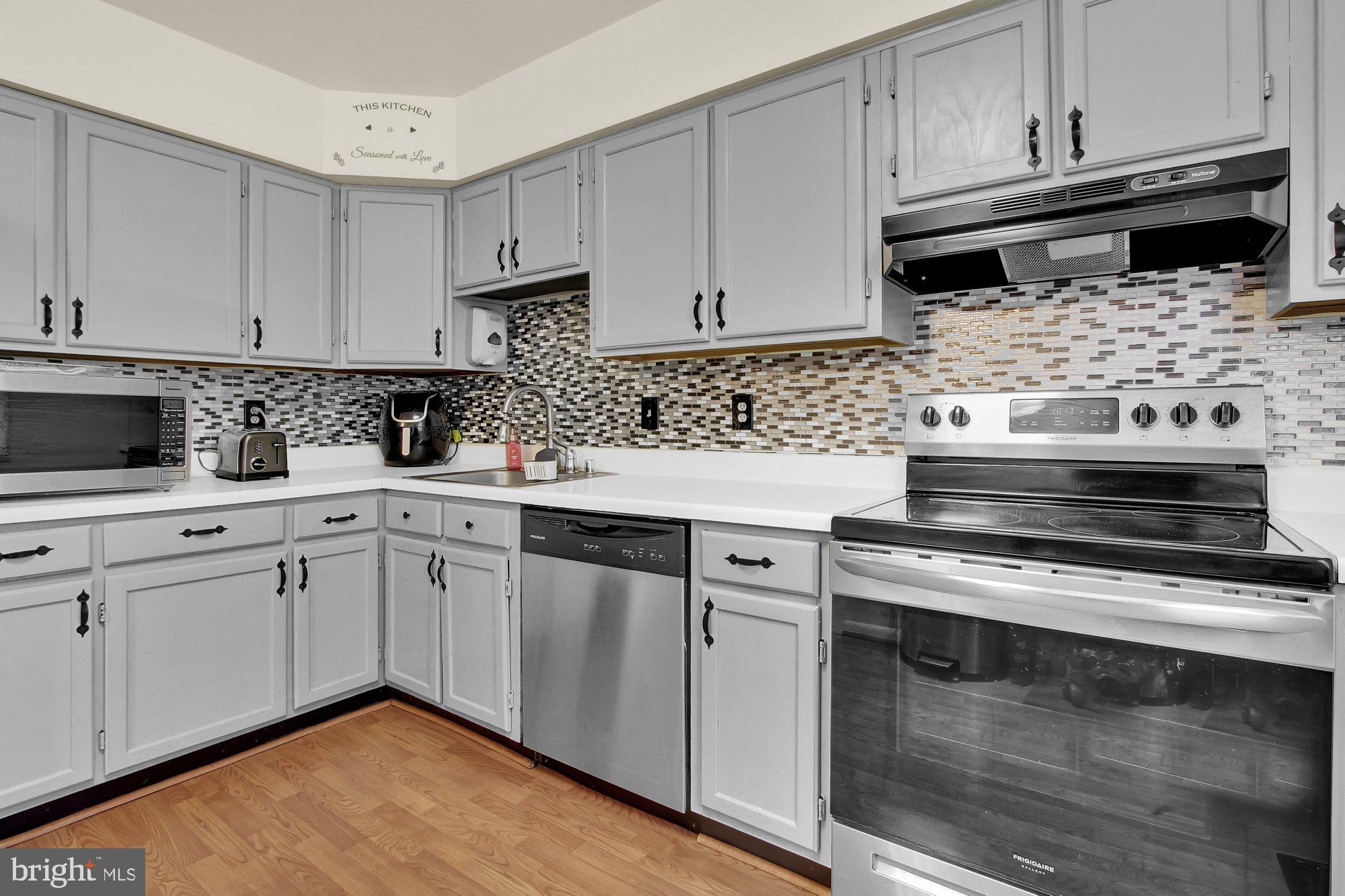 BRENTWOOD SQUARE - Residential