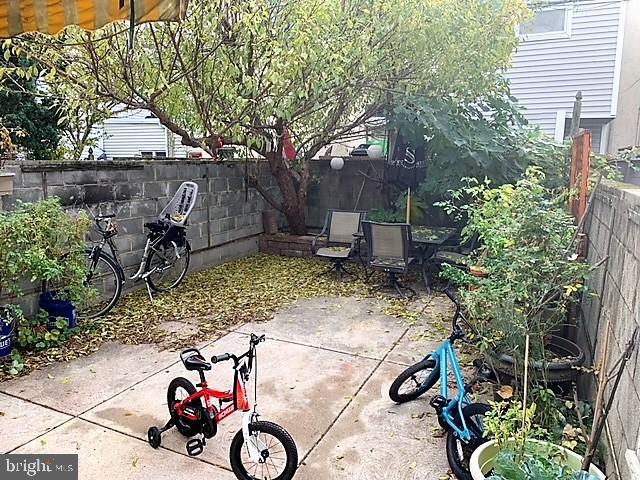 DICKENS SQ - Residential Lease