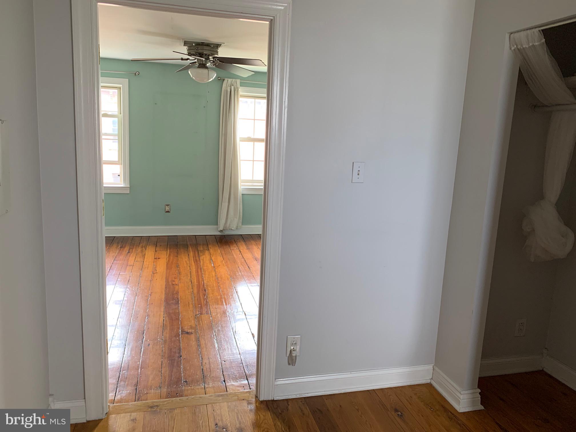 DICKENS SQ - Residential Lease