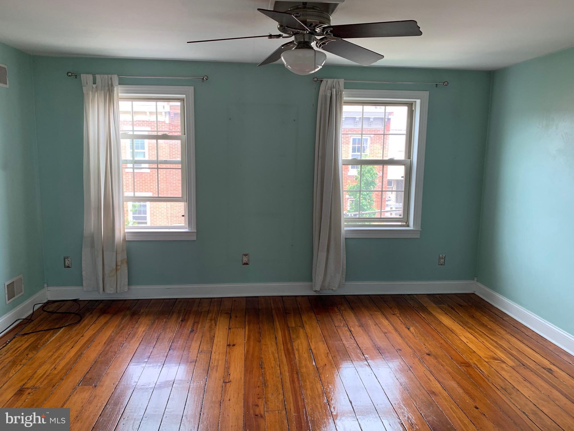 DICKENS SQ - Residential Lease