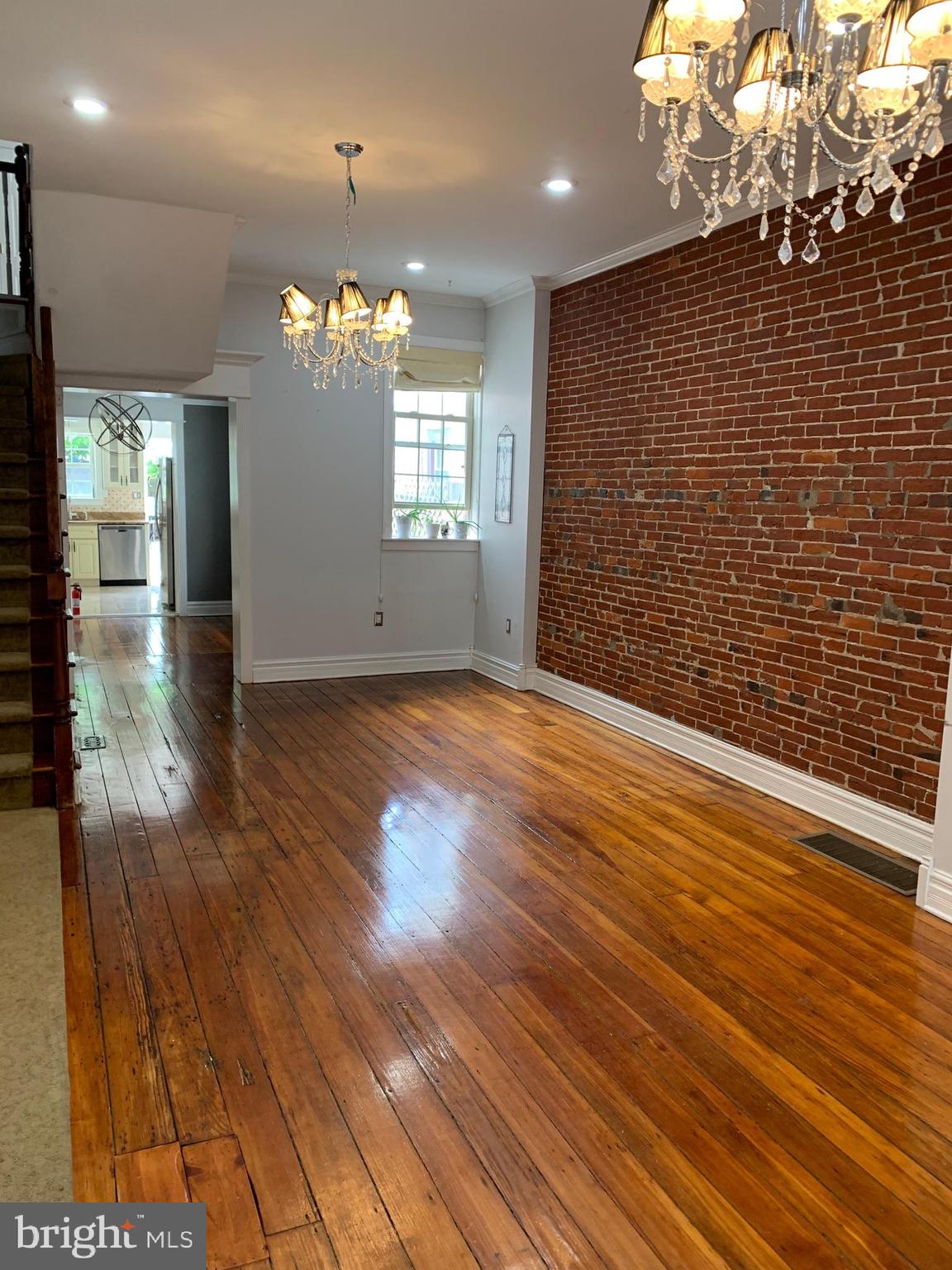 DICKENS SQ - Residential Lease