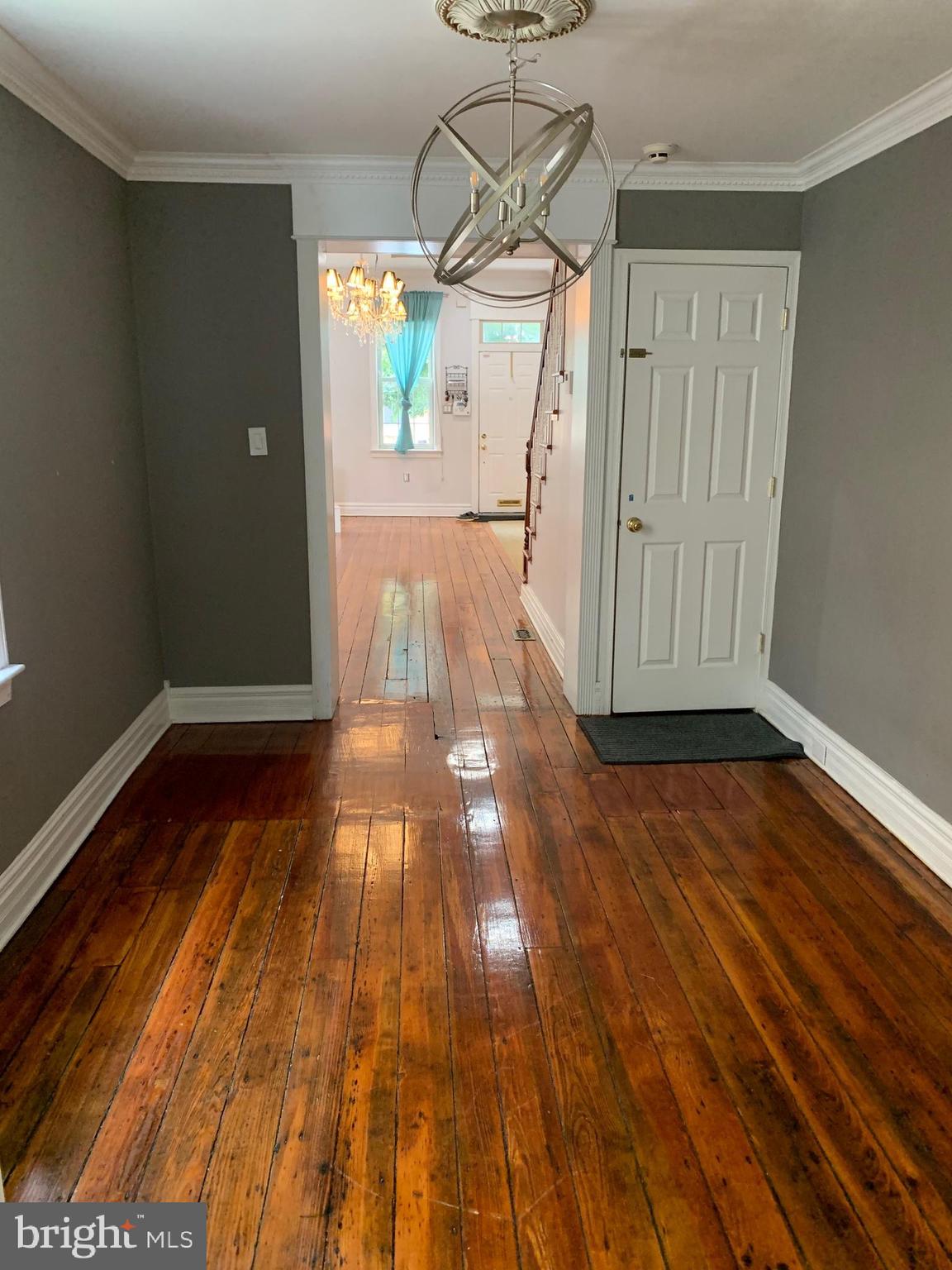 DICKENS SQ - Residential Lease