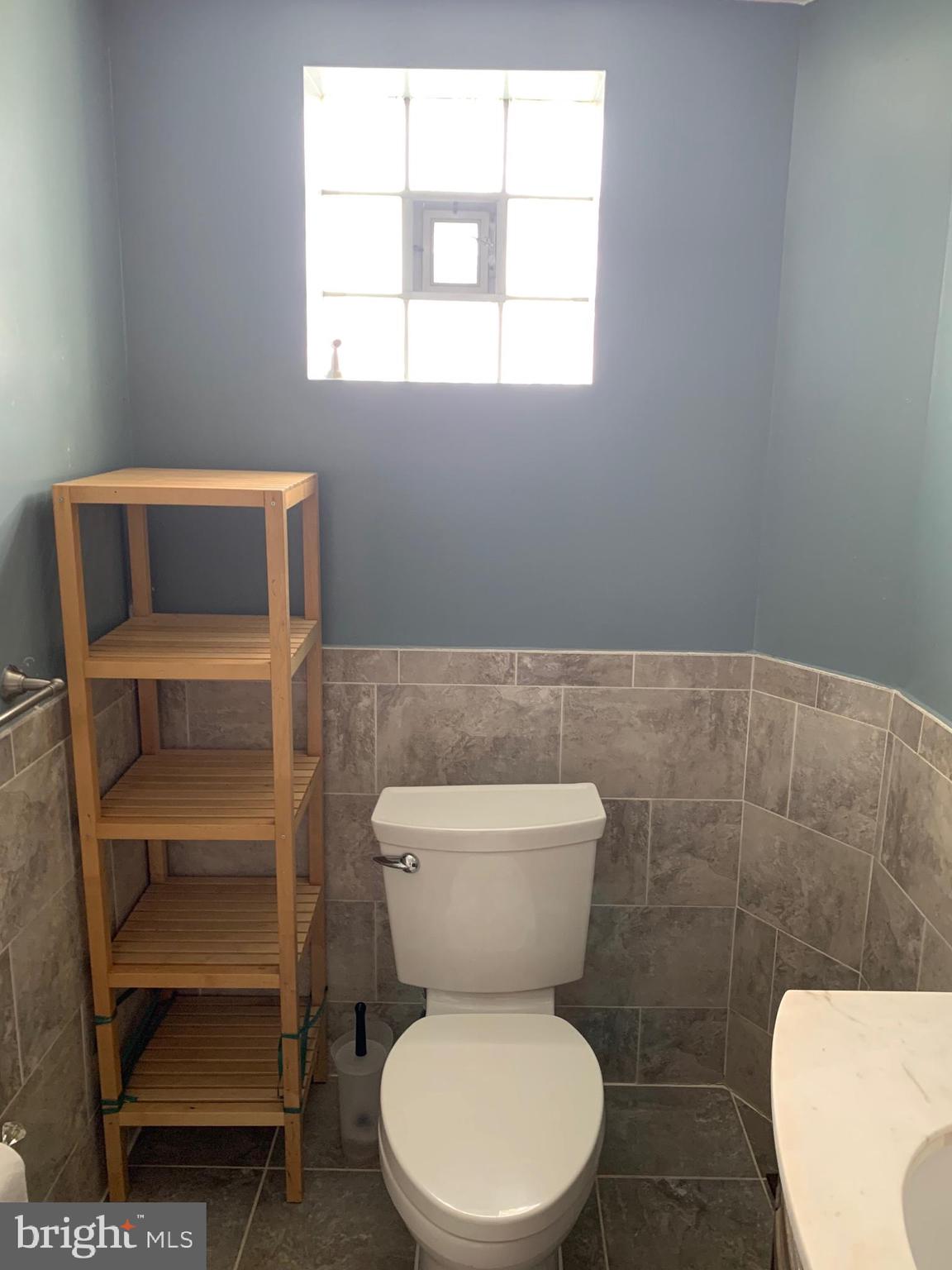 DICKENS SQ - Residential Lease