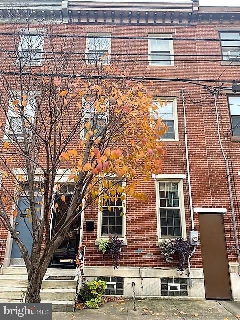 DICKENS SQ - Residential Lease