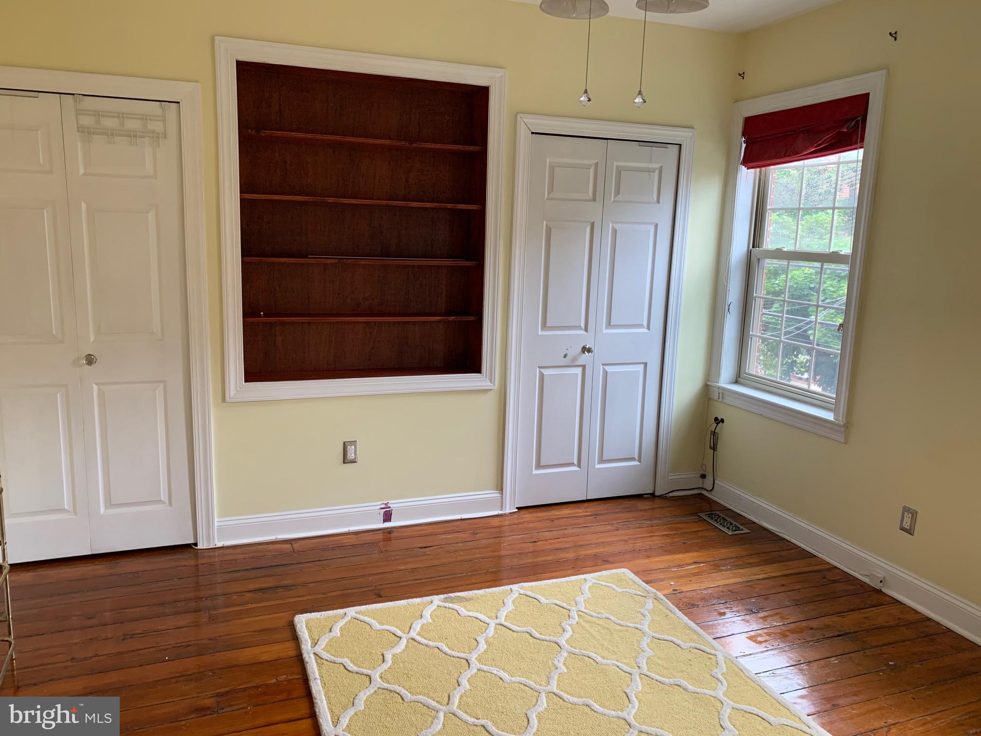 DICKENS SQ - Residential Lease