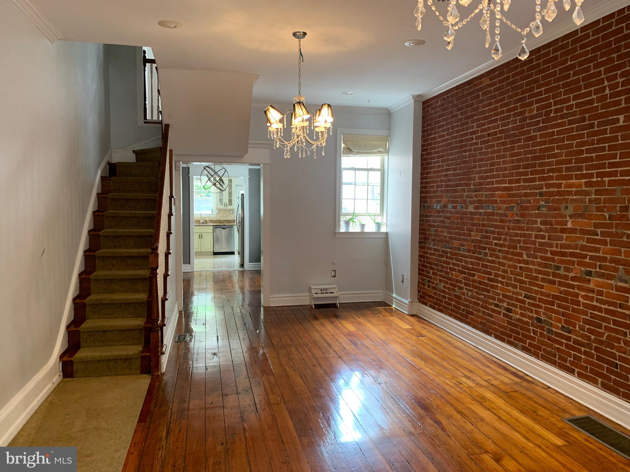 DICKENS SQ - Residential Lease