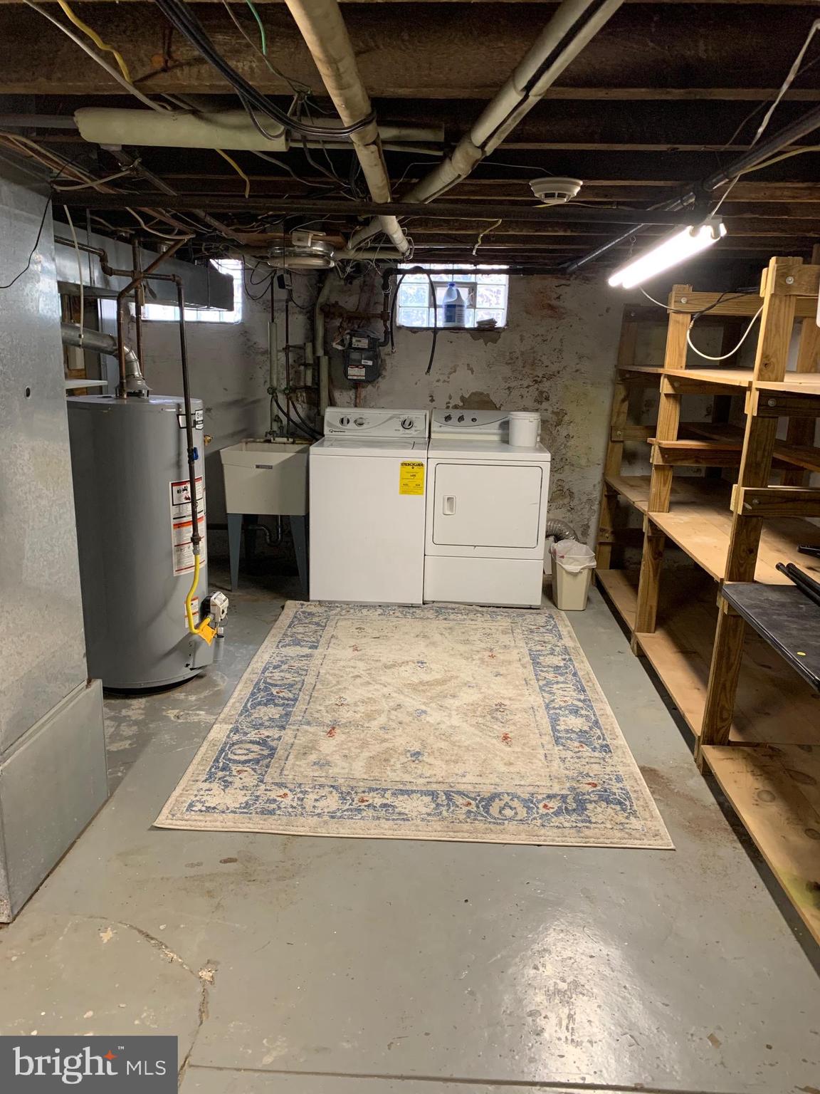 DICKENS SQ - Residential Lease