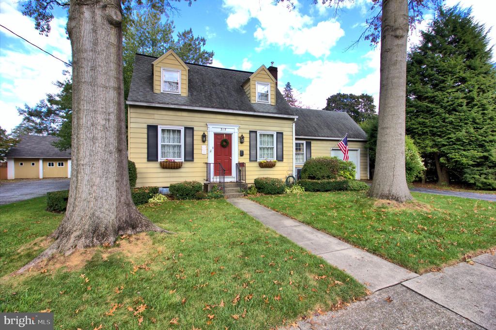 Photo of 315 E 2nd Avenue, Lititz, PA 17543 (MLS # PALA2042408)
