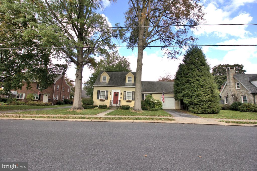 Photo of 315 E 2nd Avenue, Lititz, PA 17543 (MLS # PALA2042408)