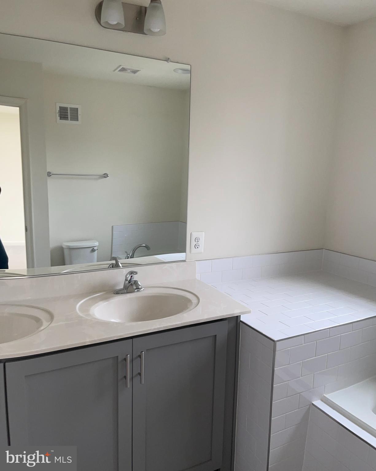 TOWNES AT TATE MANOR - Residential