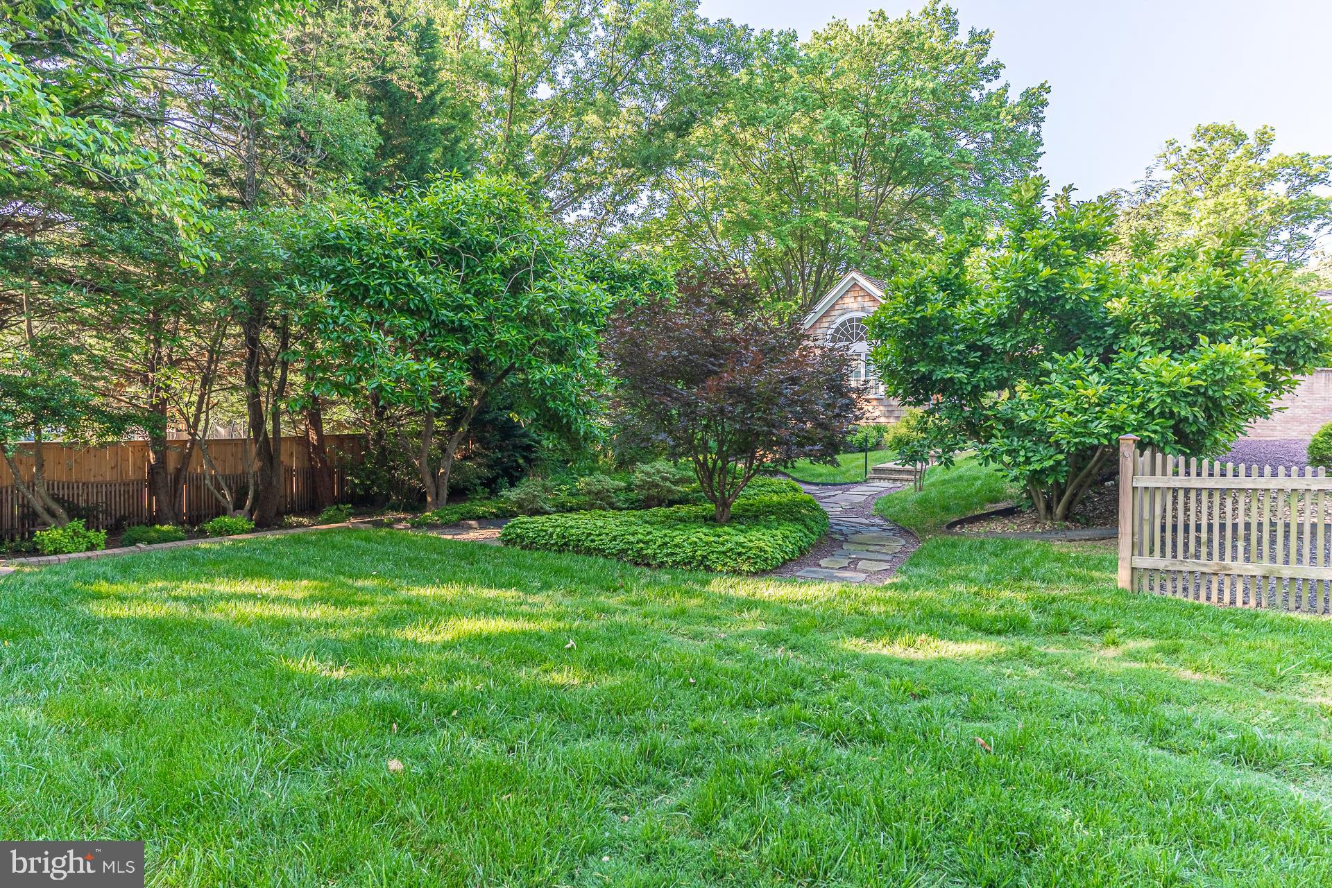 BROADMONT - Residential Lease