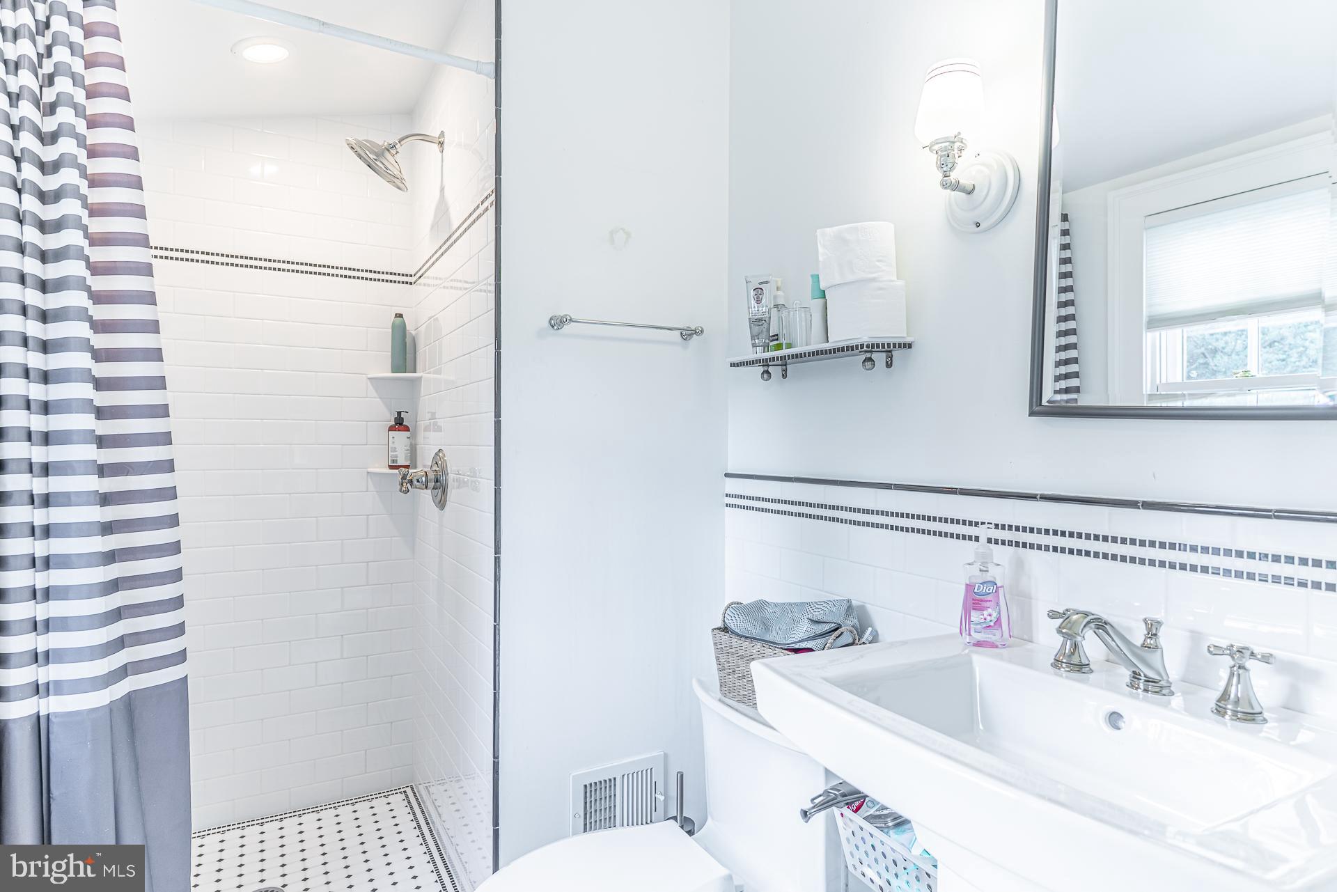 BROADMONT - Residential Lease